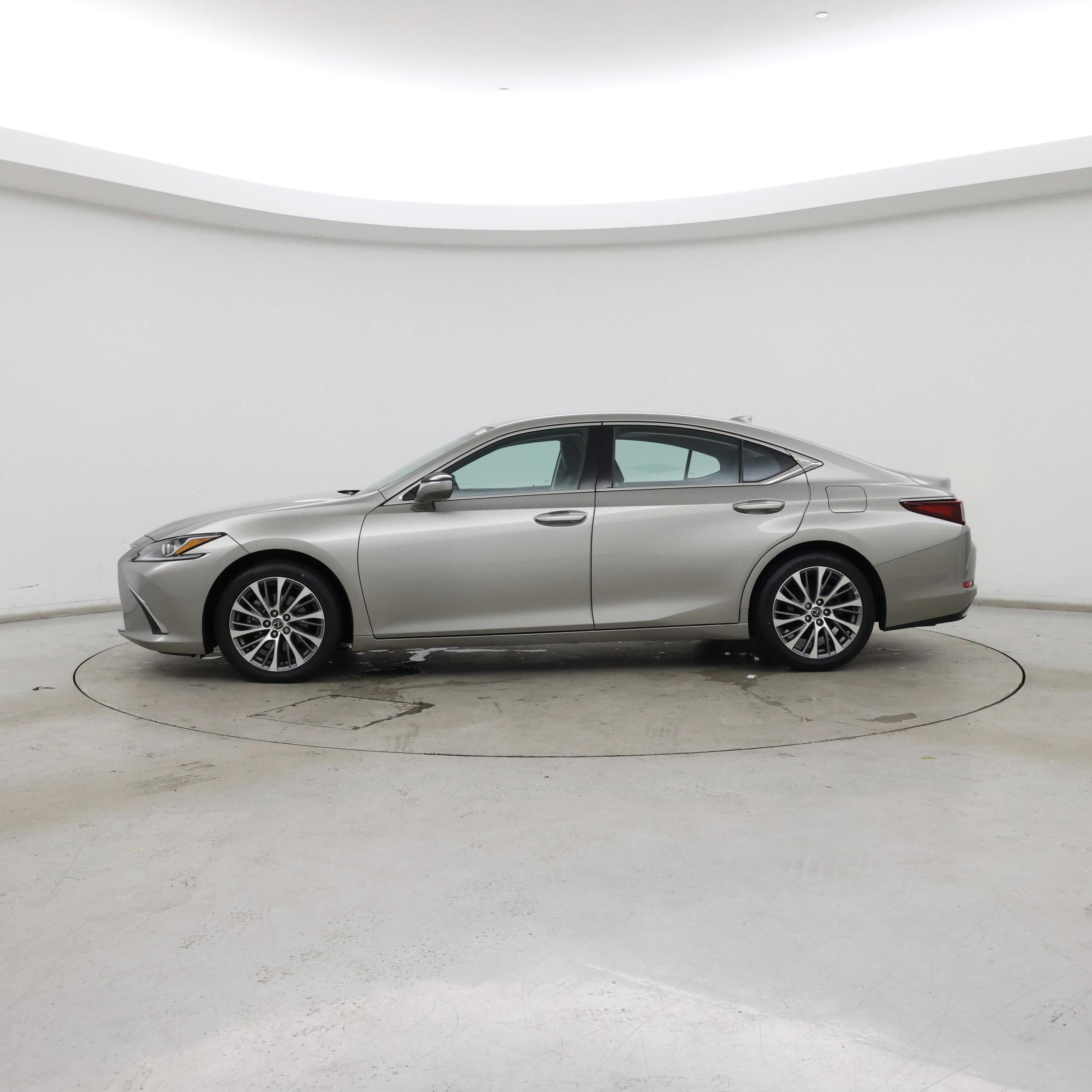 Thumbnail: 2021 Lexus ES - 3