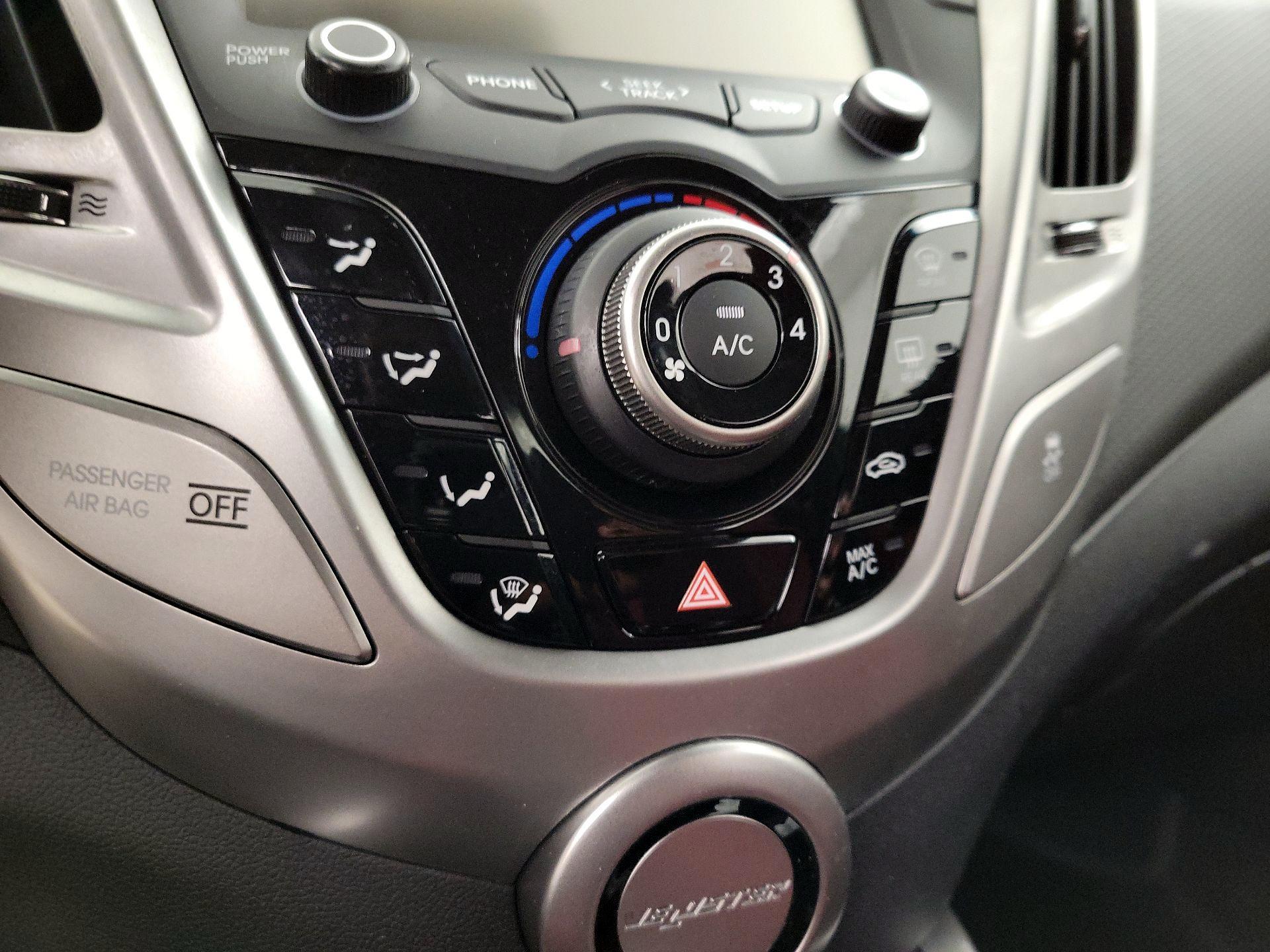 Thumbnail: 2014 Hyundai Veloster - 16