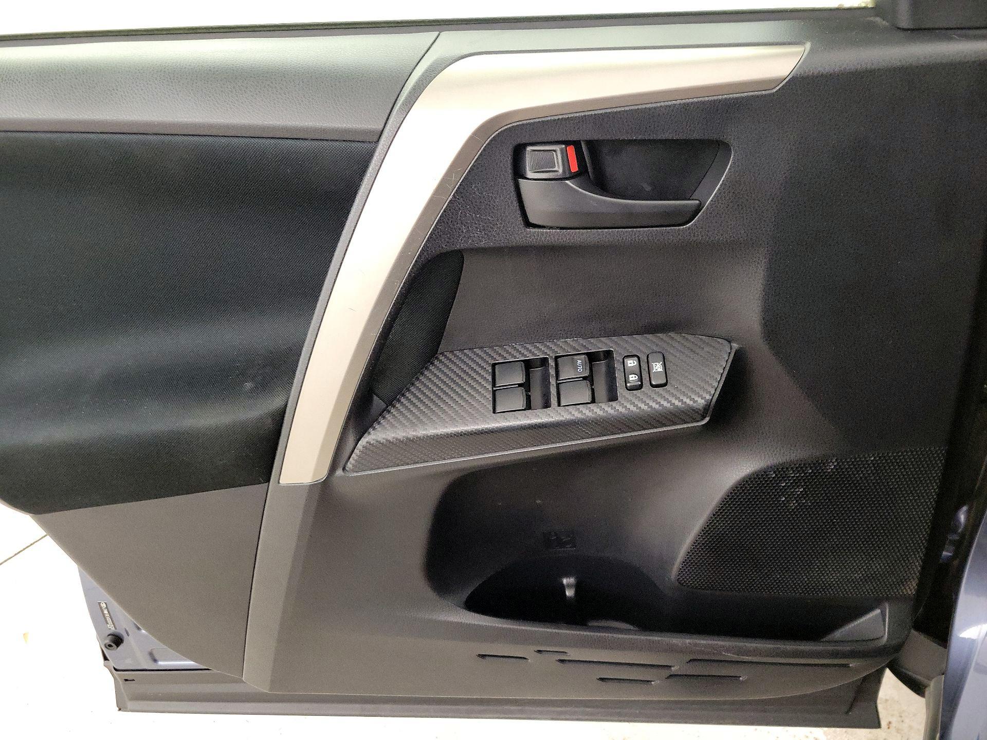 Thumbnail: 2013 Toyota RAV4 - 12