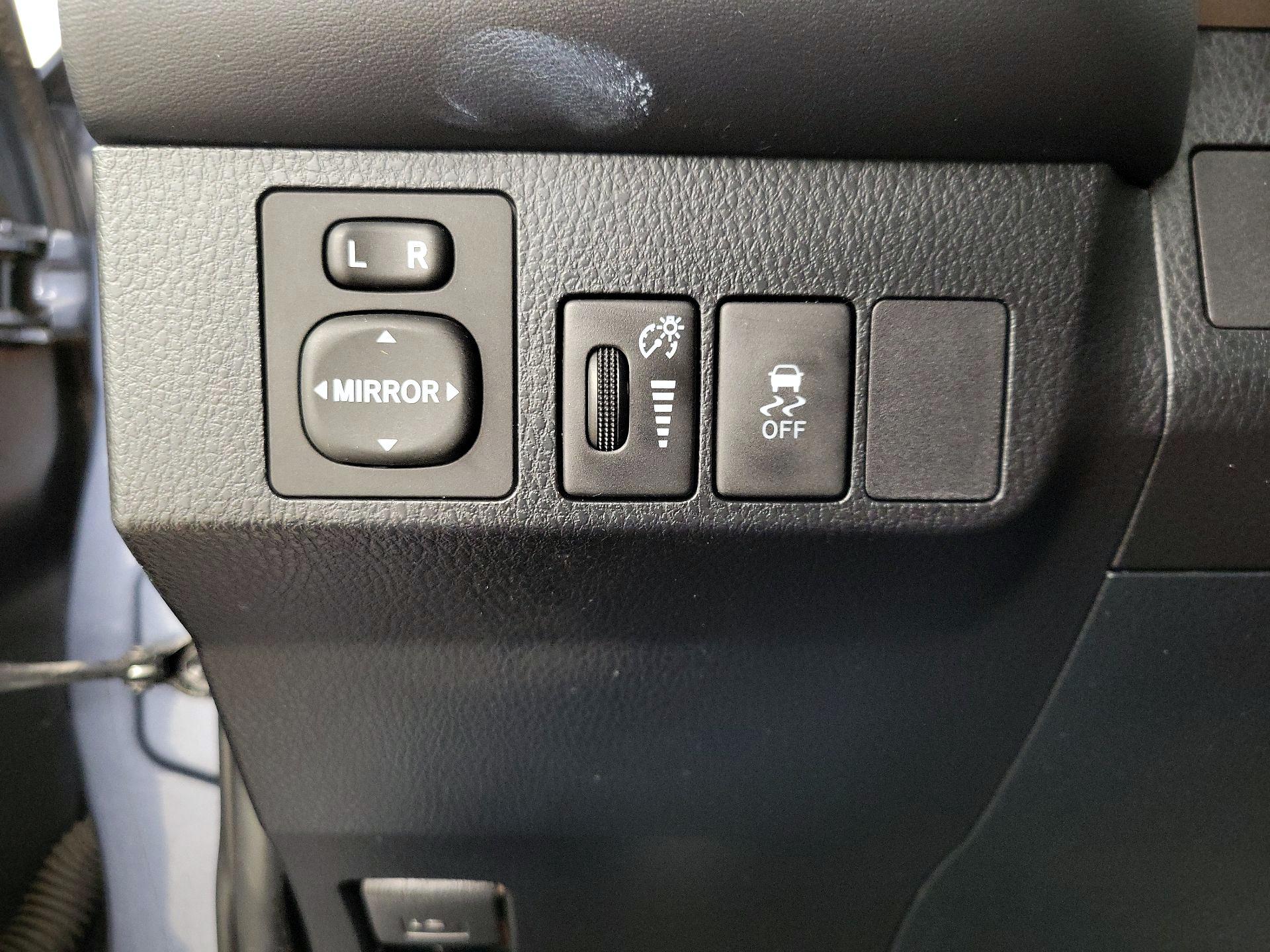 Thumbnail: 2013 Toyota RAV4 - 13