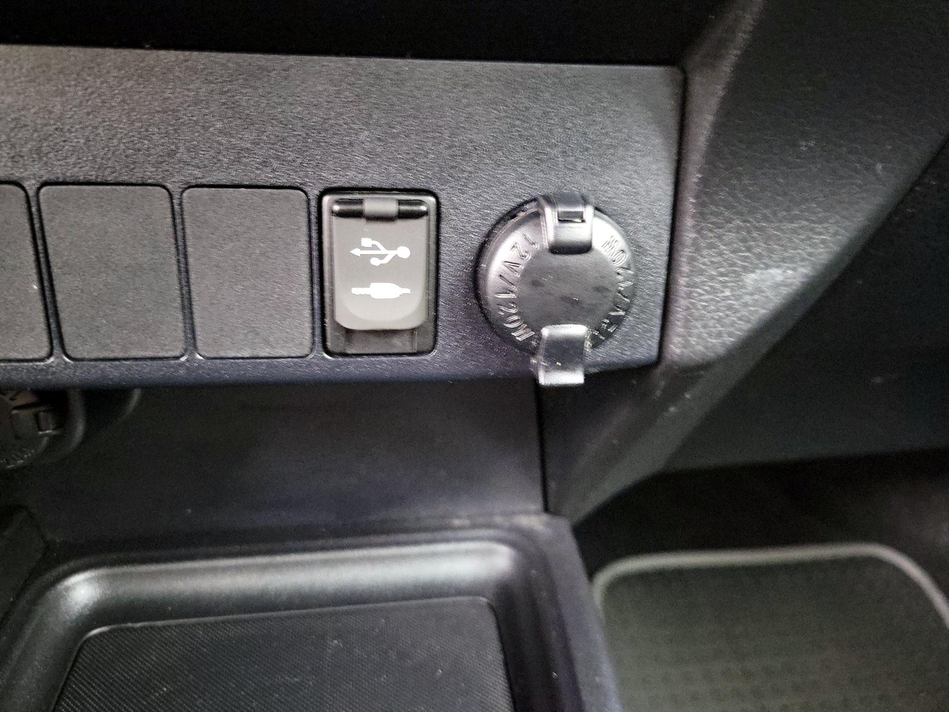 Thumbnail: 2013 Toyota RAV4 - 18