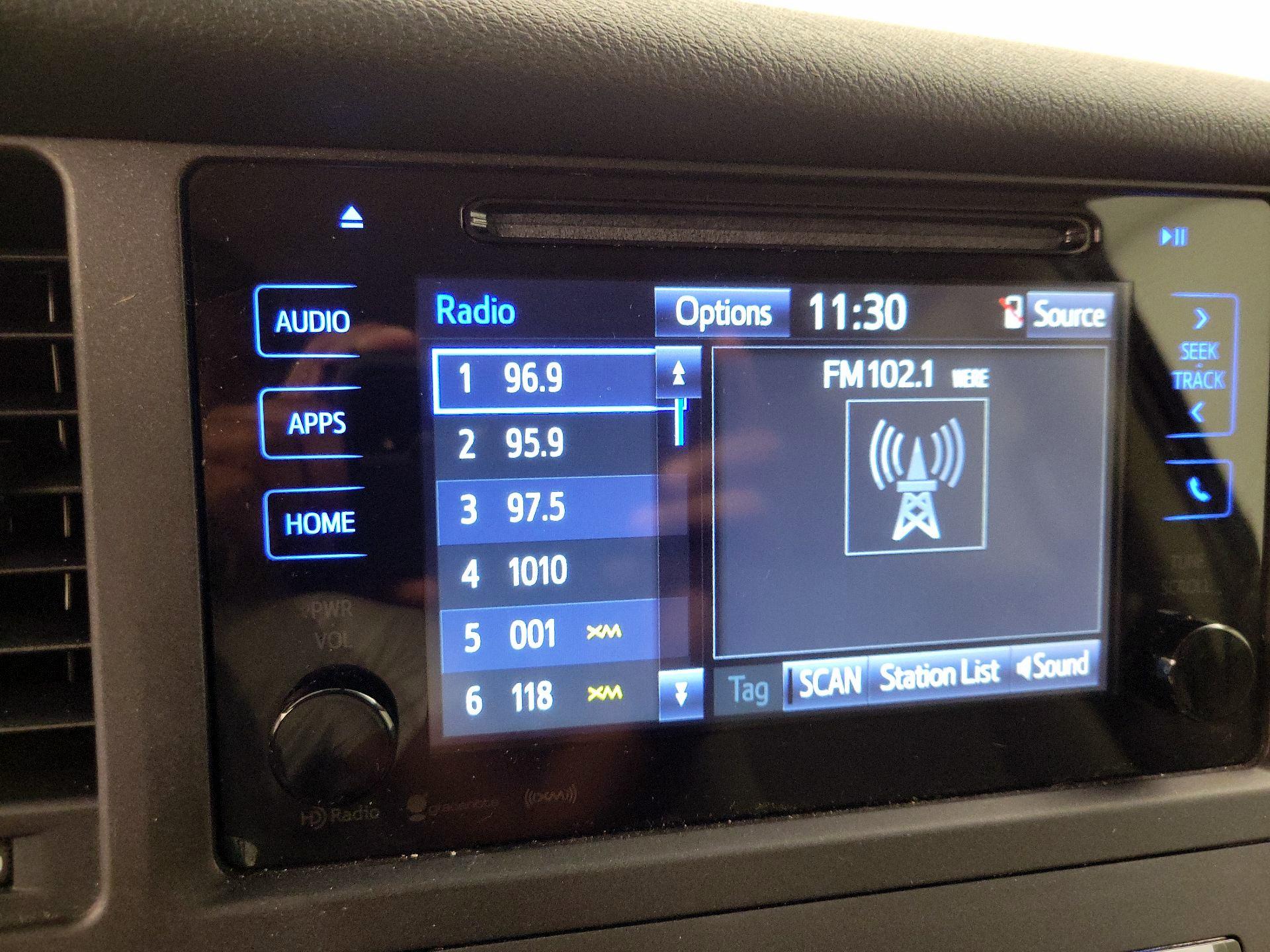 Thumbnail: 2017 Toyota Sienna - 16