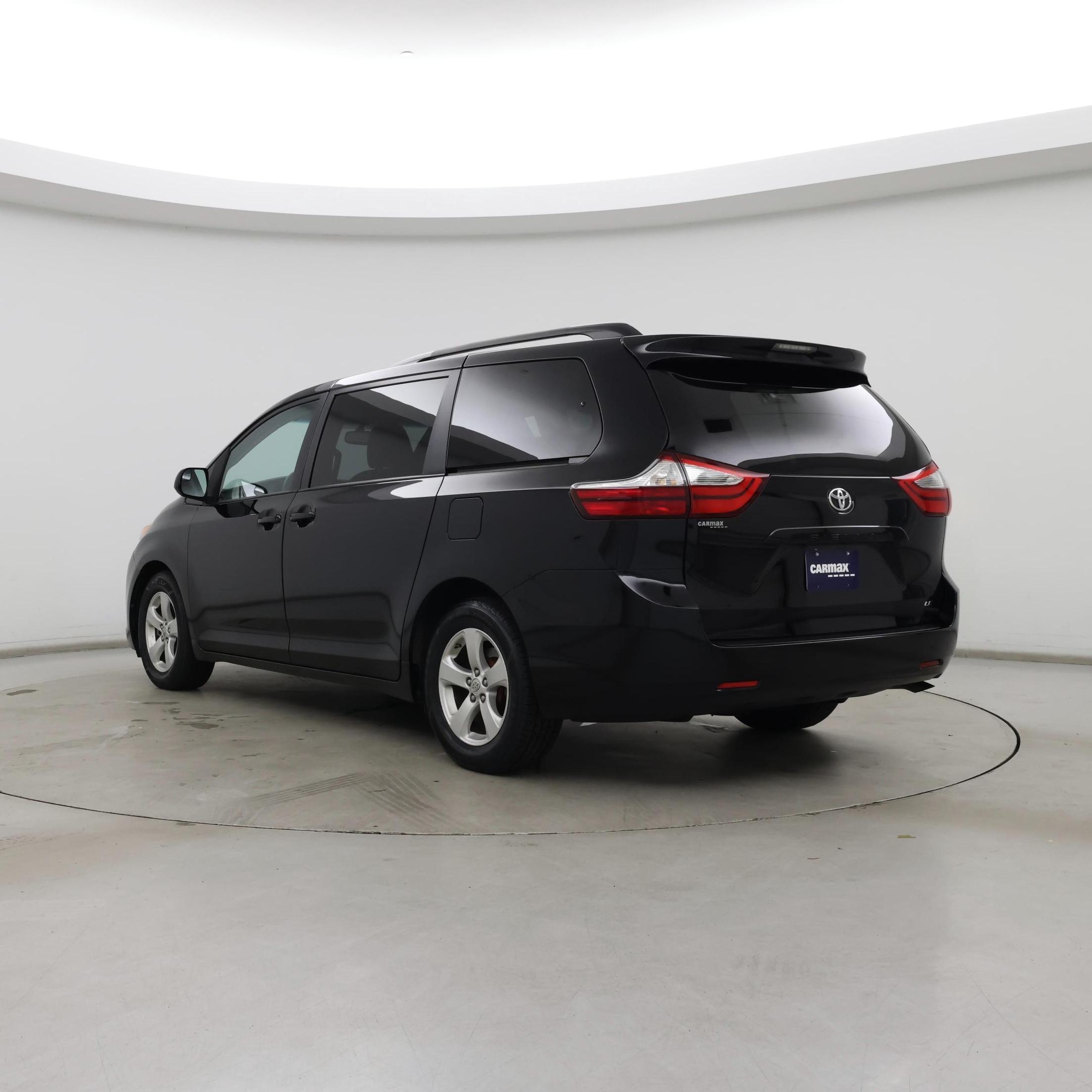 Thumbnail: 2017 Toyota Sienna - 2
