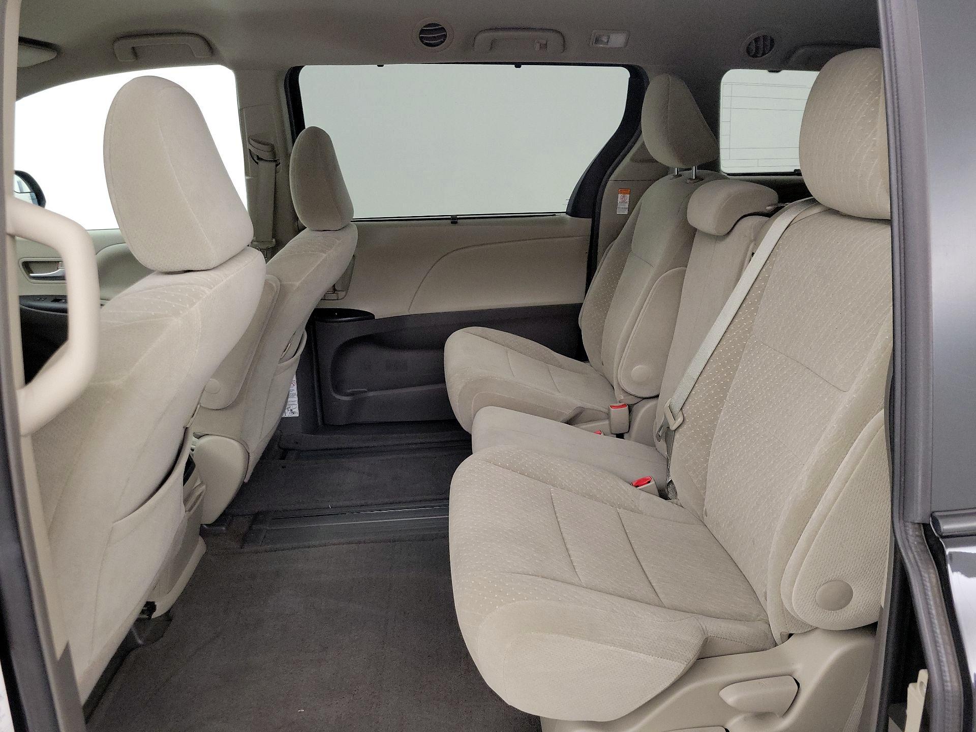 Thumbnail: 2017 Toyota Sienna - 20