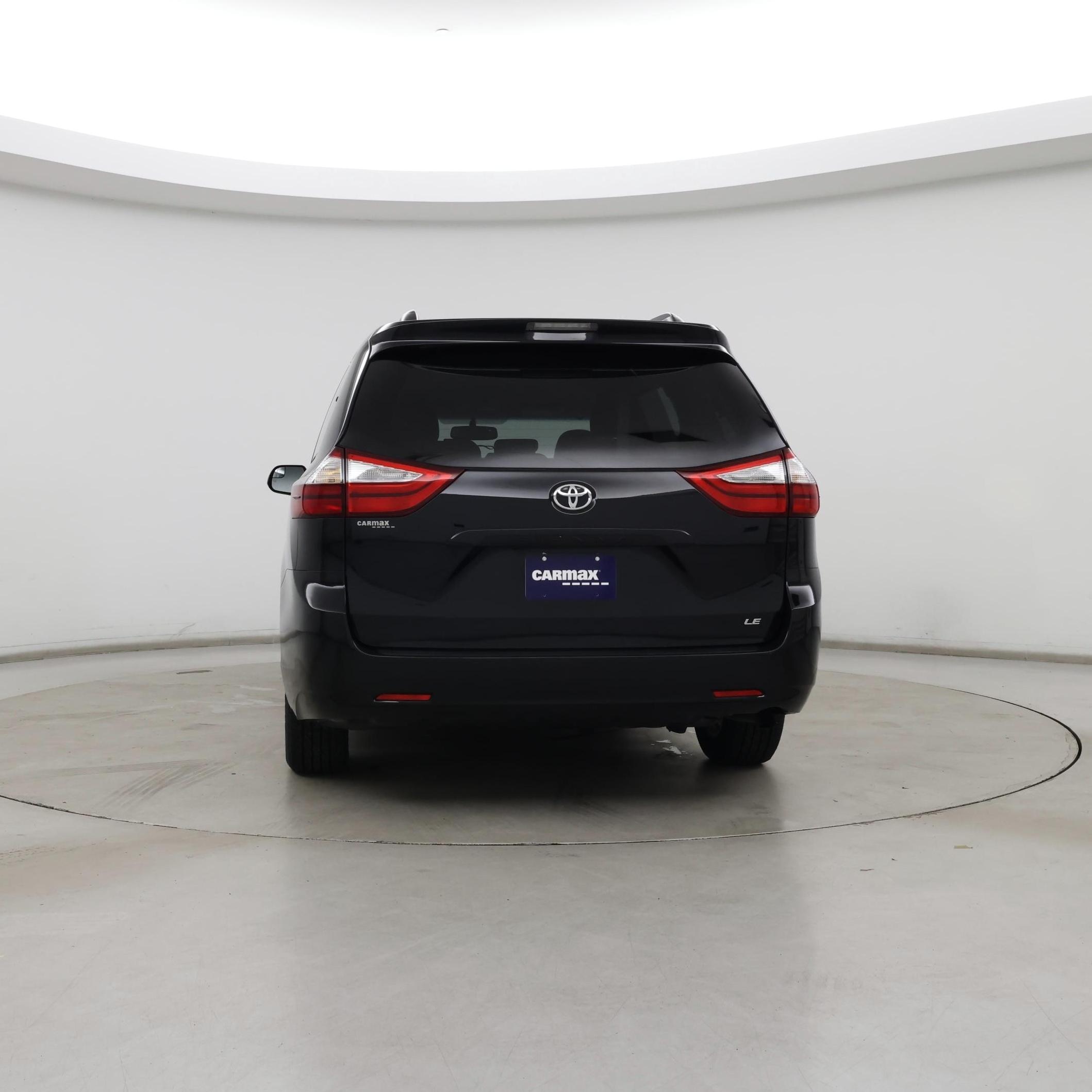 Thumbnail: 2017 Toyota Sienna - 6
