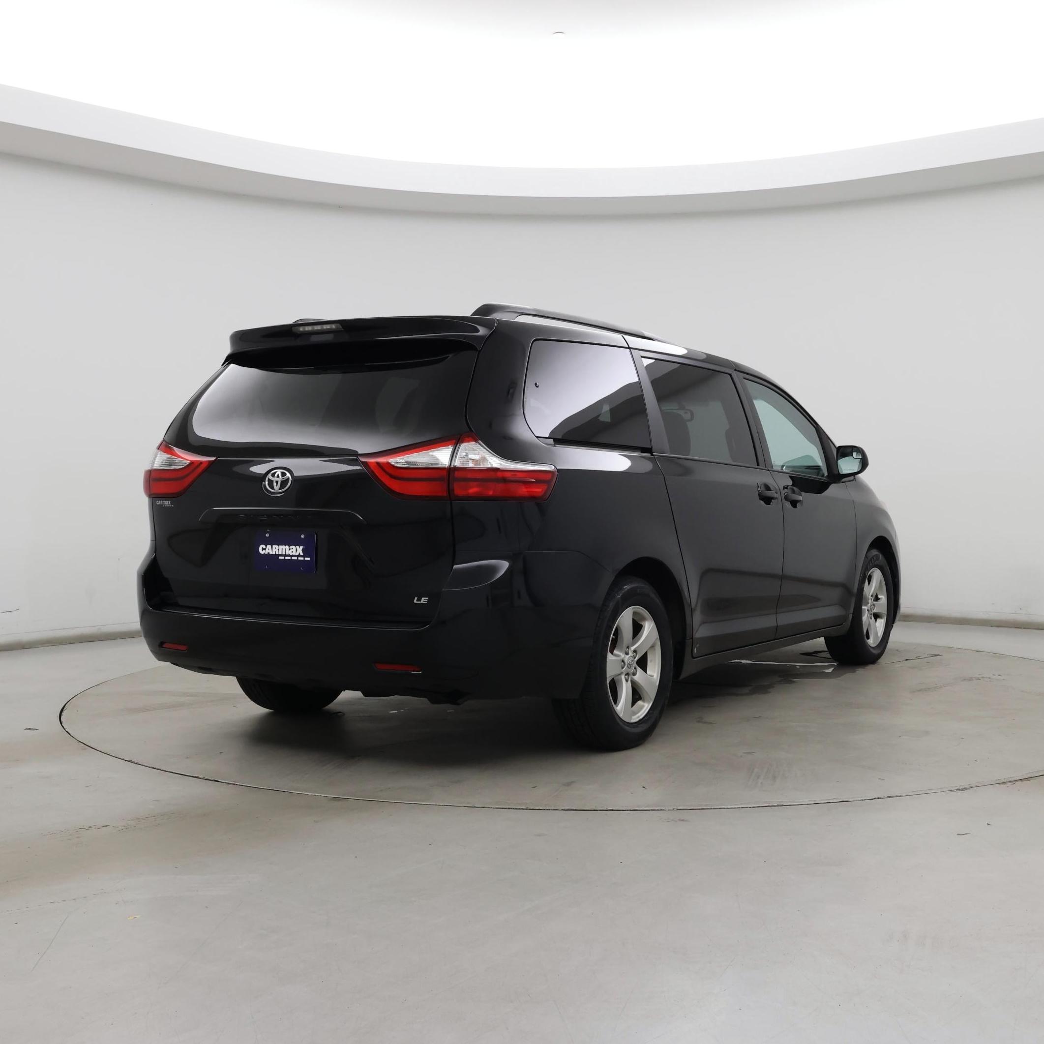 Thumbnail: 2017 Toyota Sienna - 8