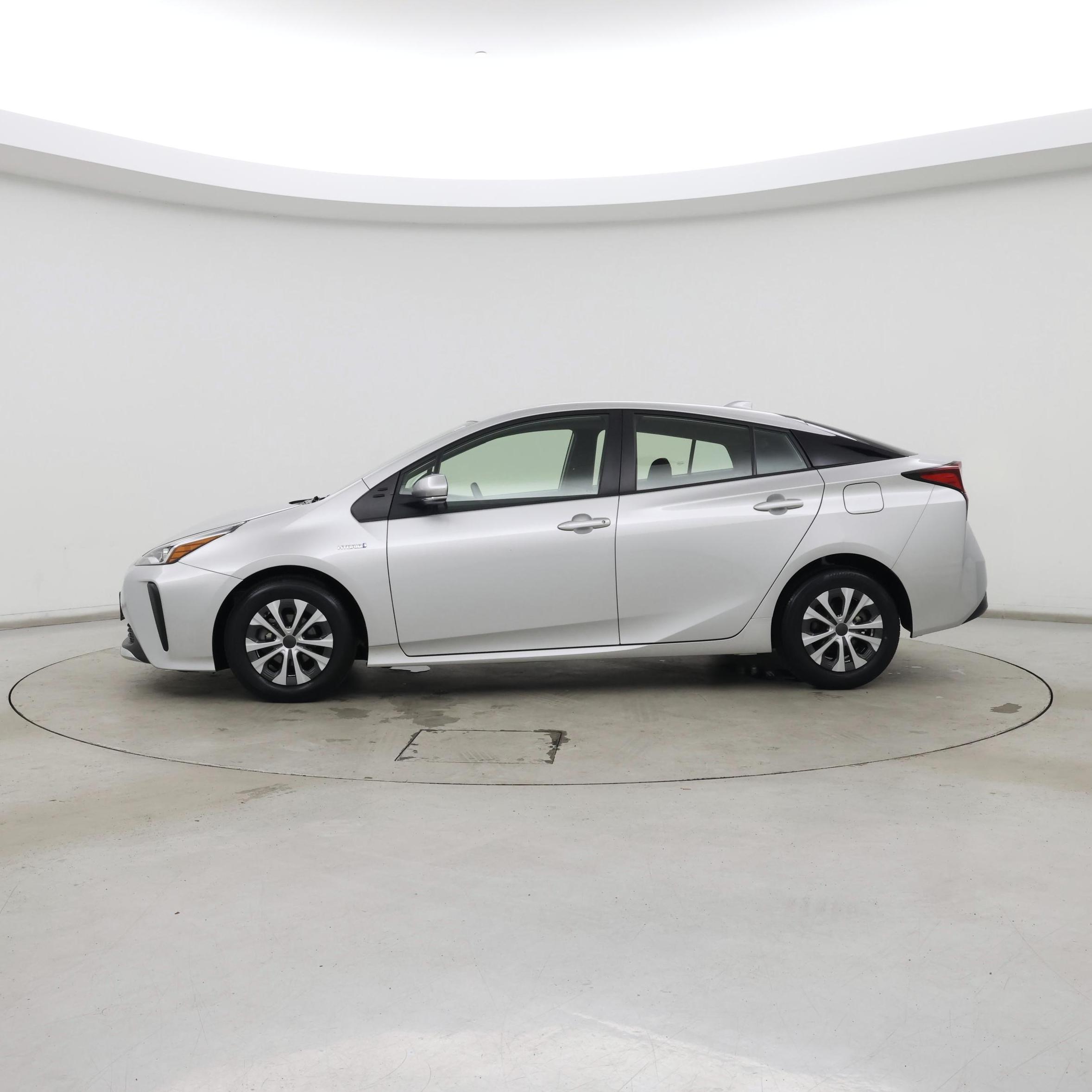 Thumbnail: 2022 Toyota Prius - 3