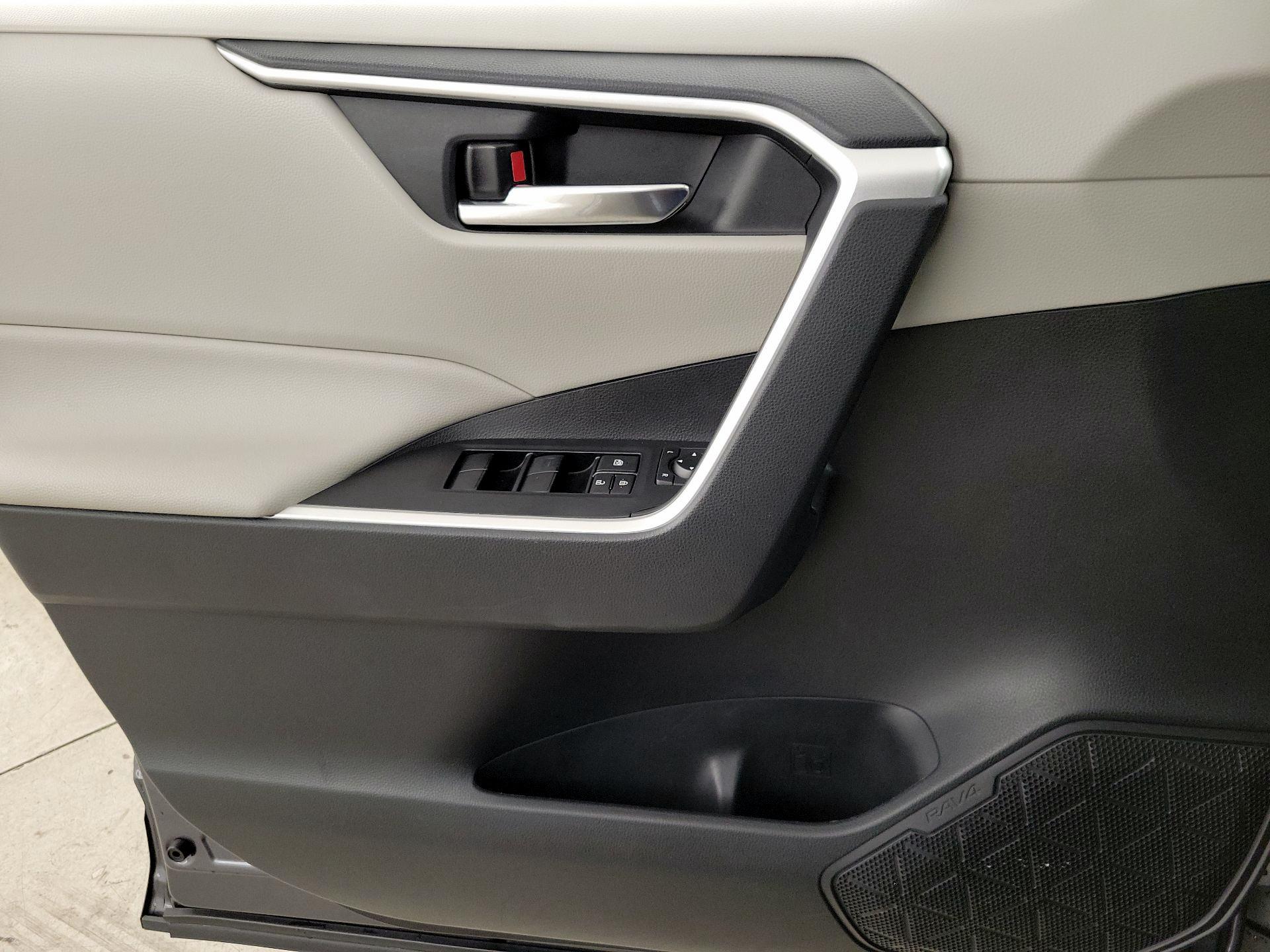 Thumbnail: 2021 Toyota RAV4 - 12