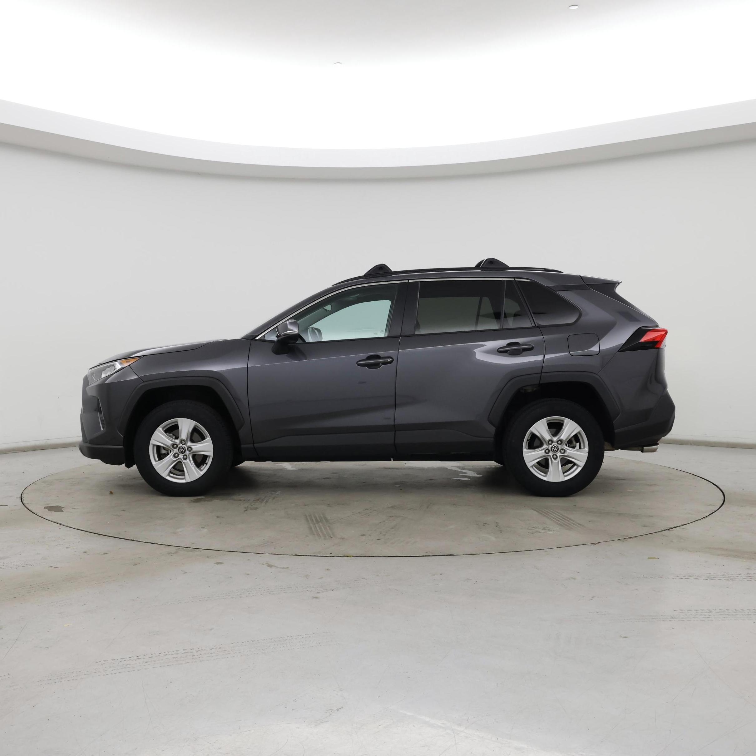 Thumbnail: 2021 Toyota RAV4 - 3