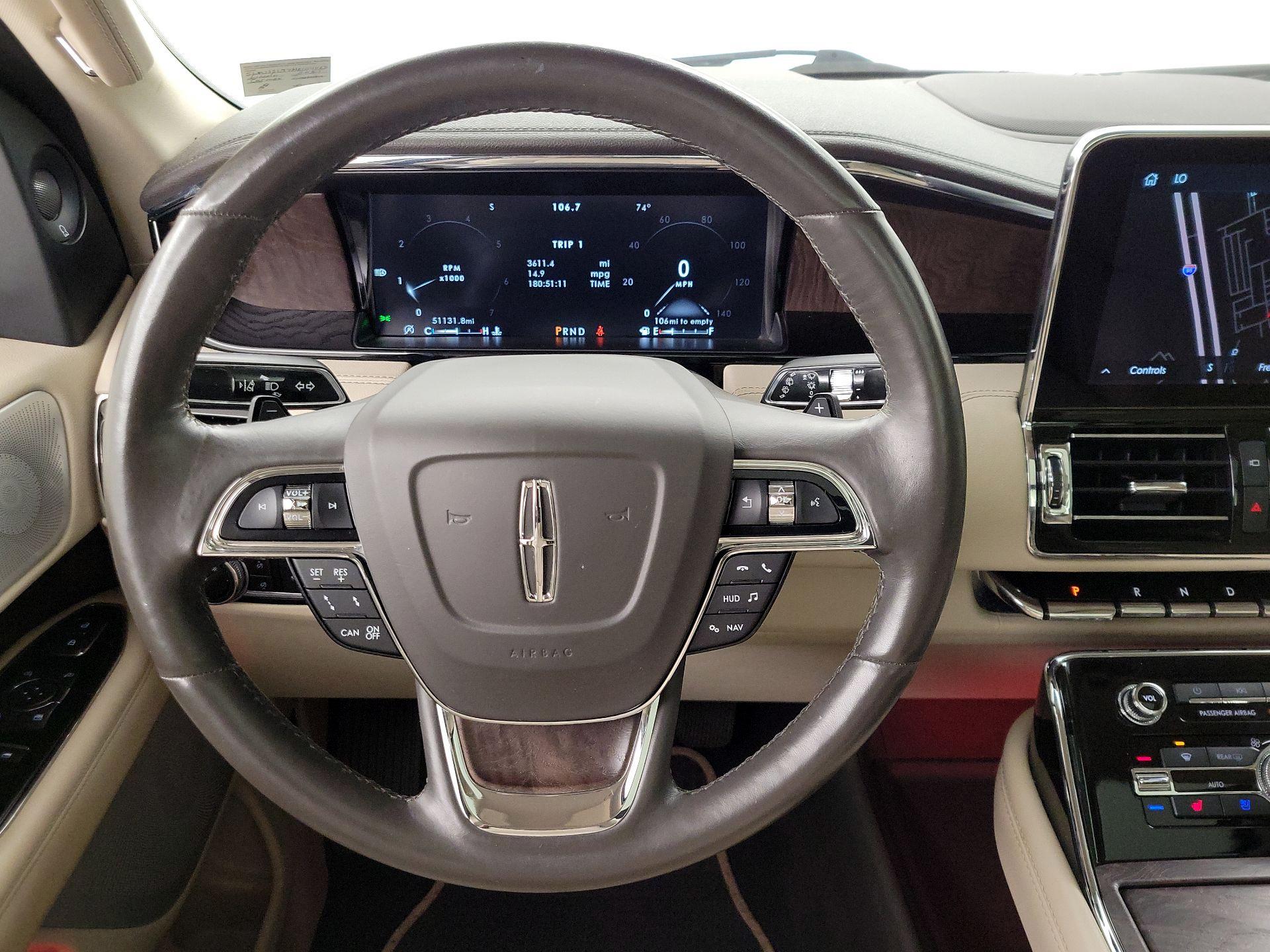 Thumbnail: 2021 Lincoln Navigator L - 10