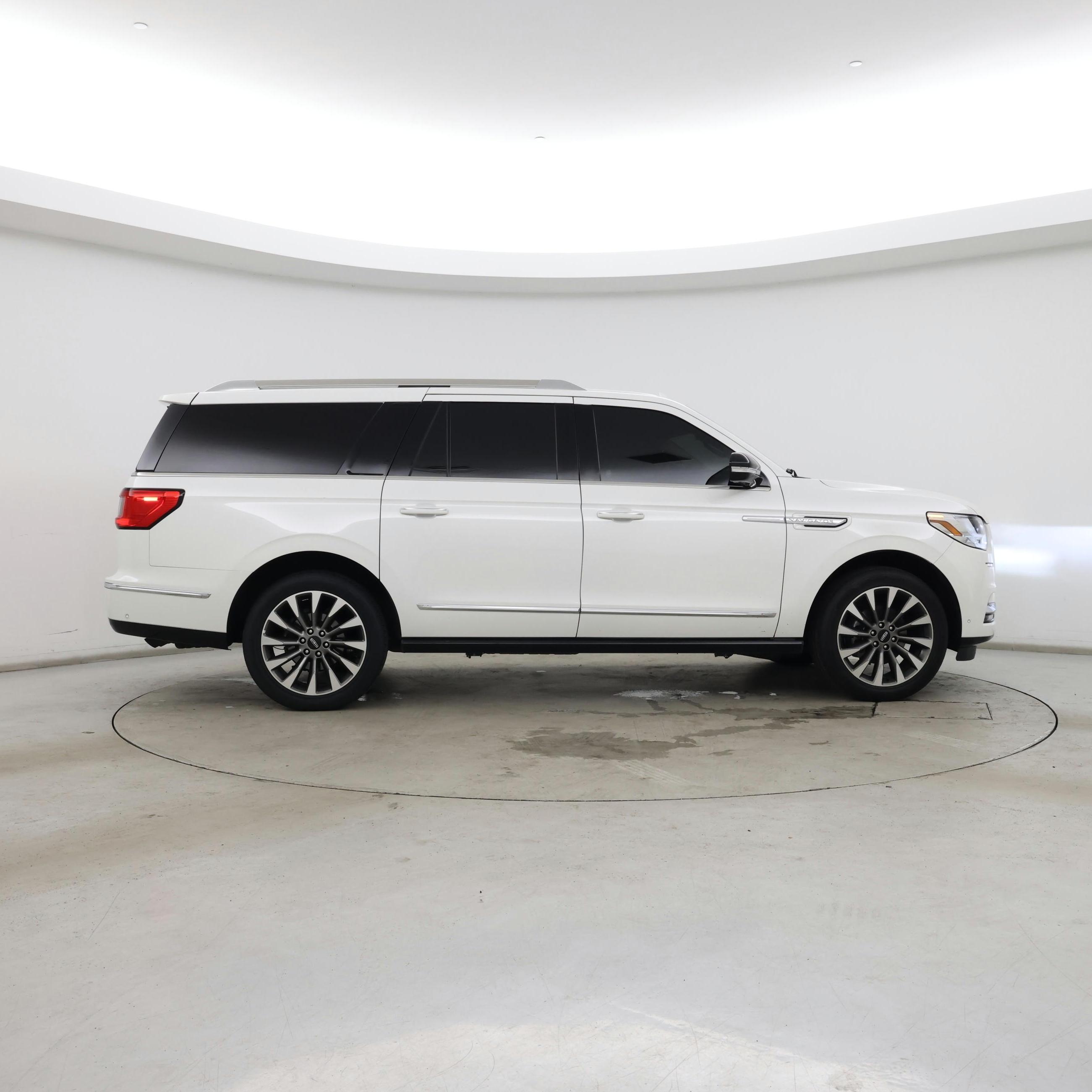 Thumbnail: 2021 Lincoln Navigator L - 7