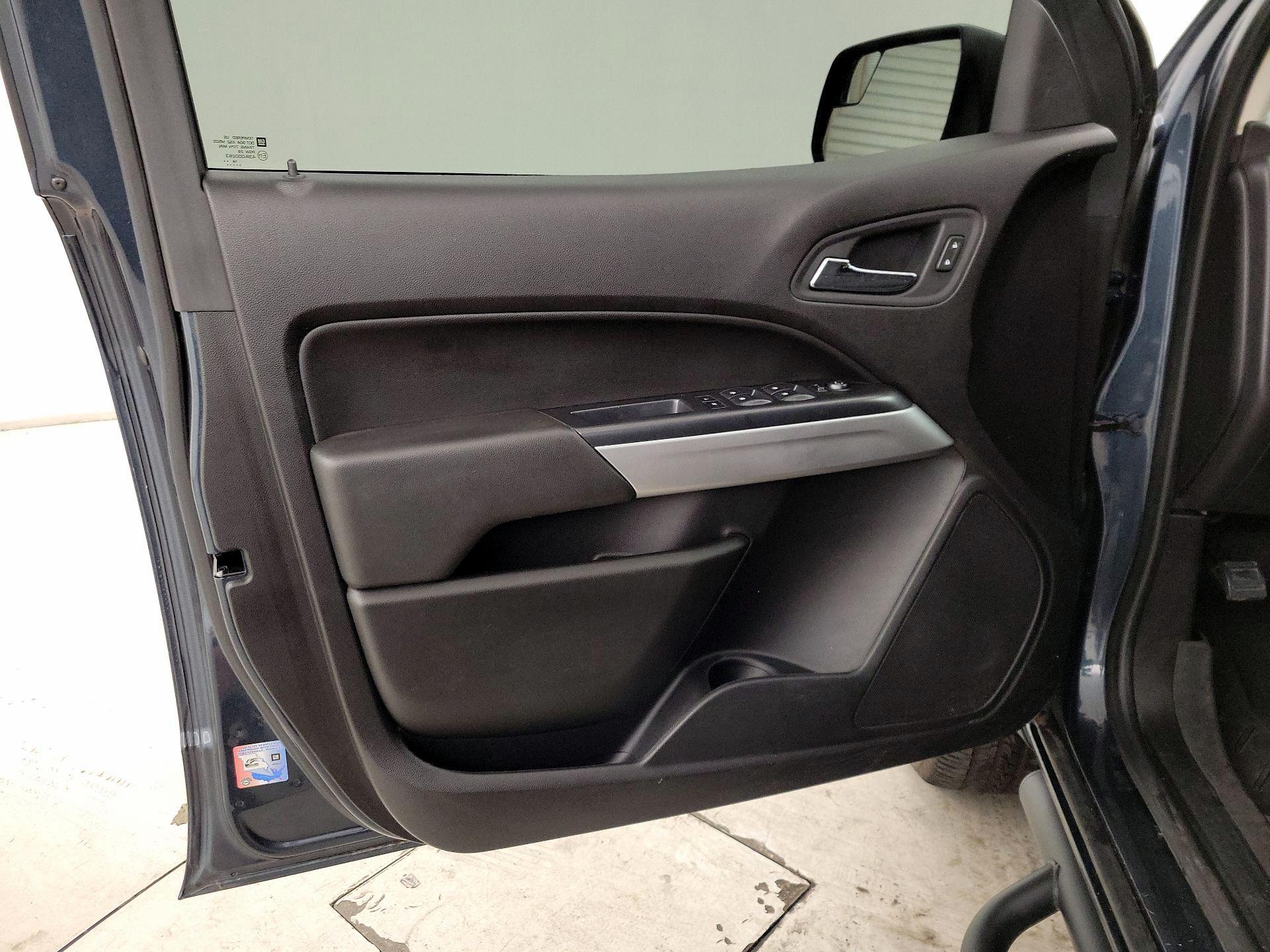 Thumbnail: 2019 Chevrolet Colorado - 12