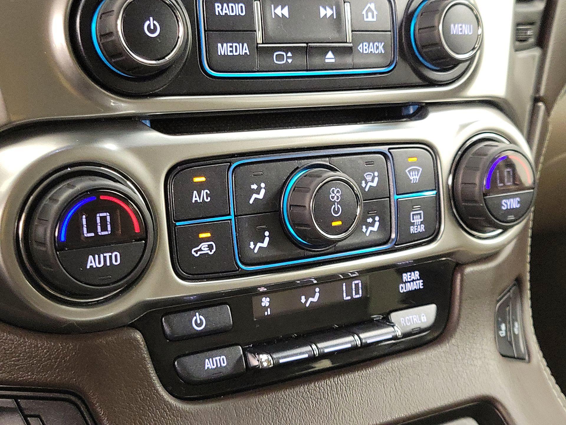 Thumbnail: 2019 Chevrolet Suburban - 17