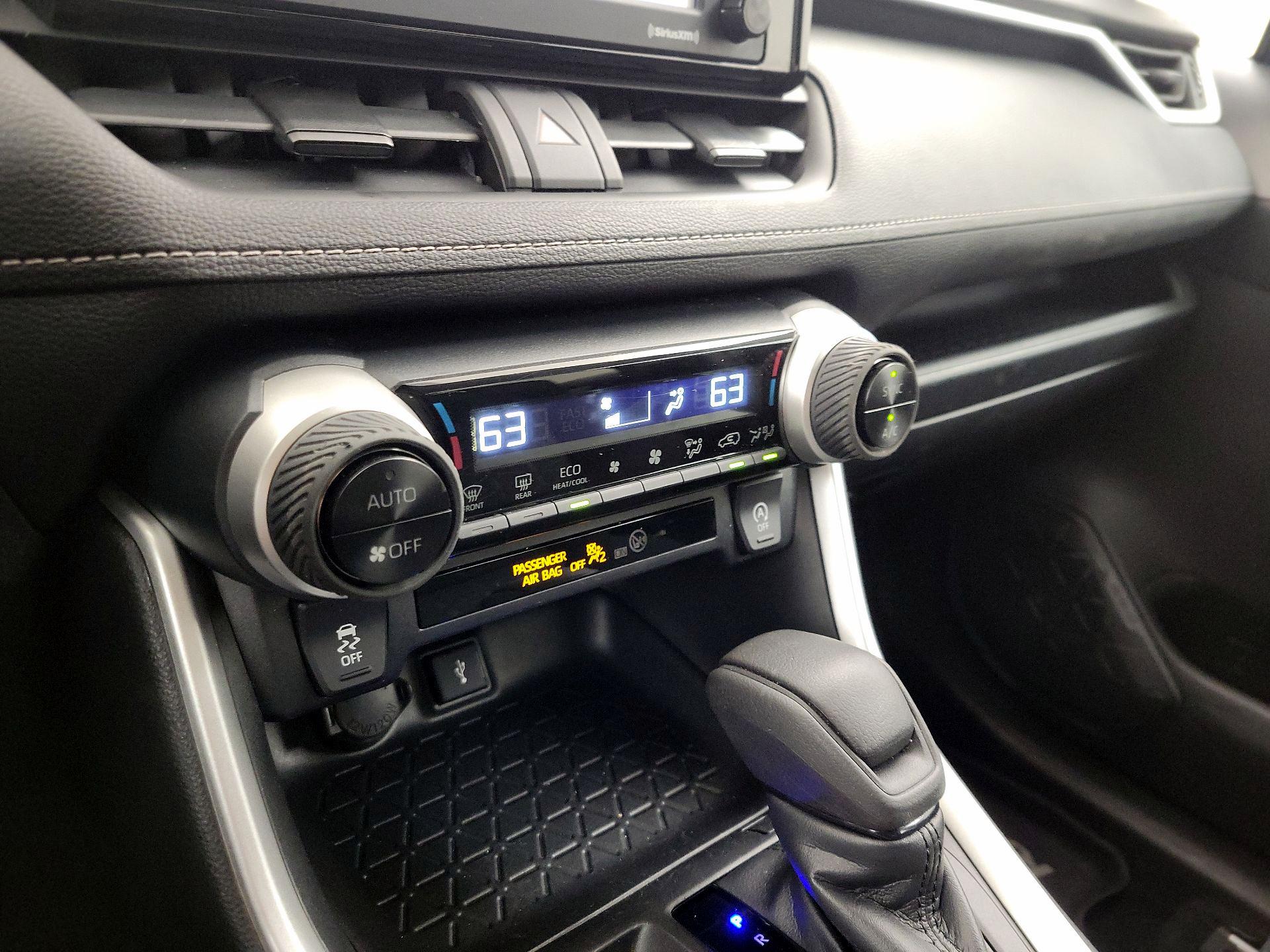 Thumbnail: 2020 Toyota RAV4 - 16