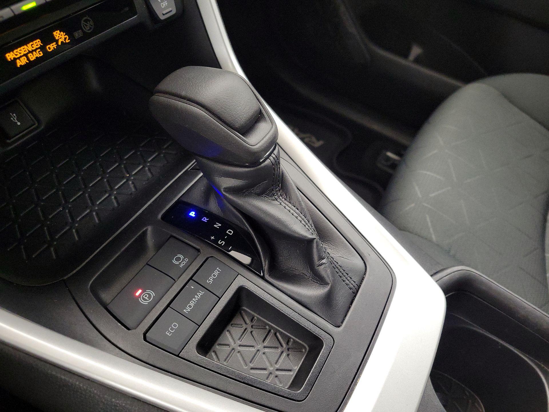 Thumbnail: 2020 Toyota RAV4 - 17