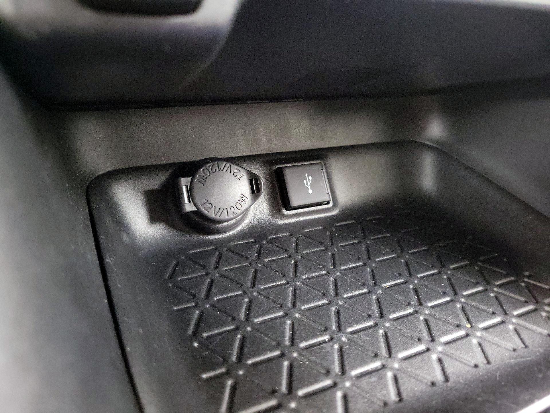 Thumbnail: 2020 Toyota RAV4 - 18