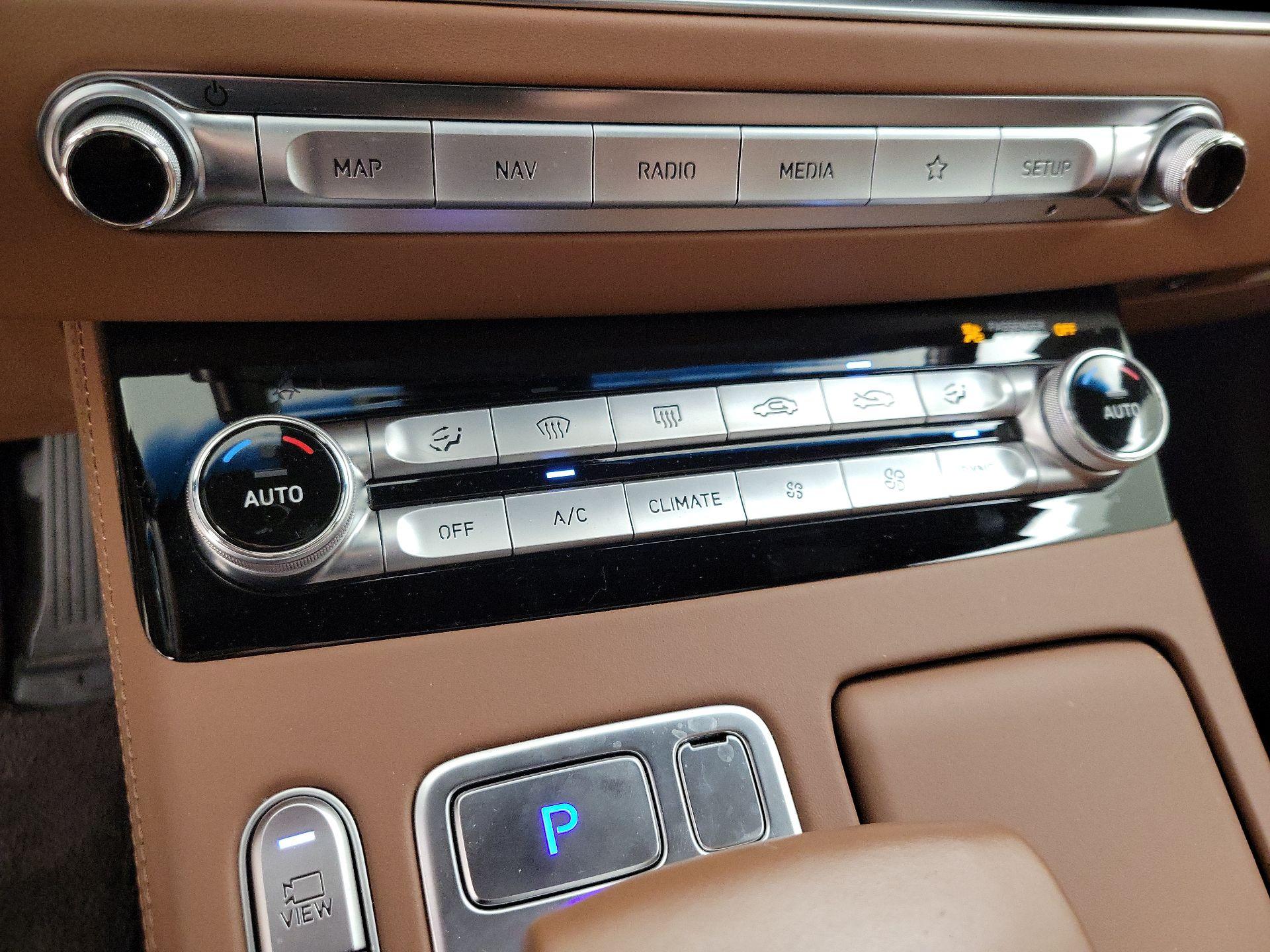 Thumbnail: 2022 Genesis G90 - 17