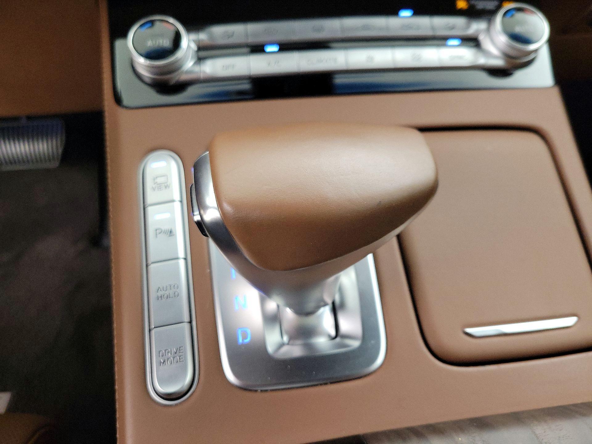 Thumbnail: 2022 Genesis G90 - 18