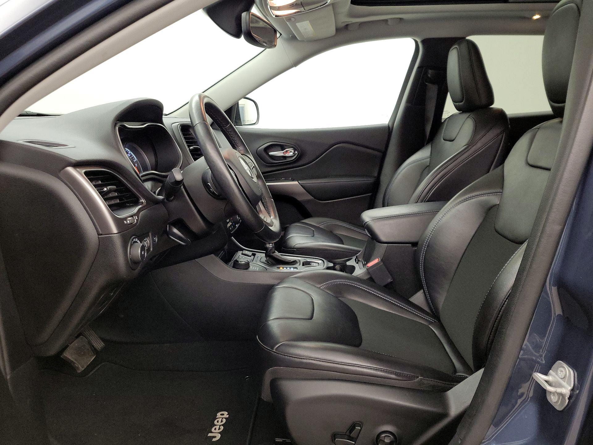 Thumbnail: 2020 Jeep Cherokee - 11
