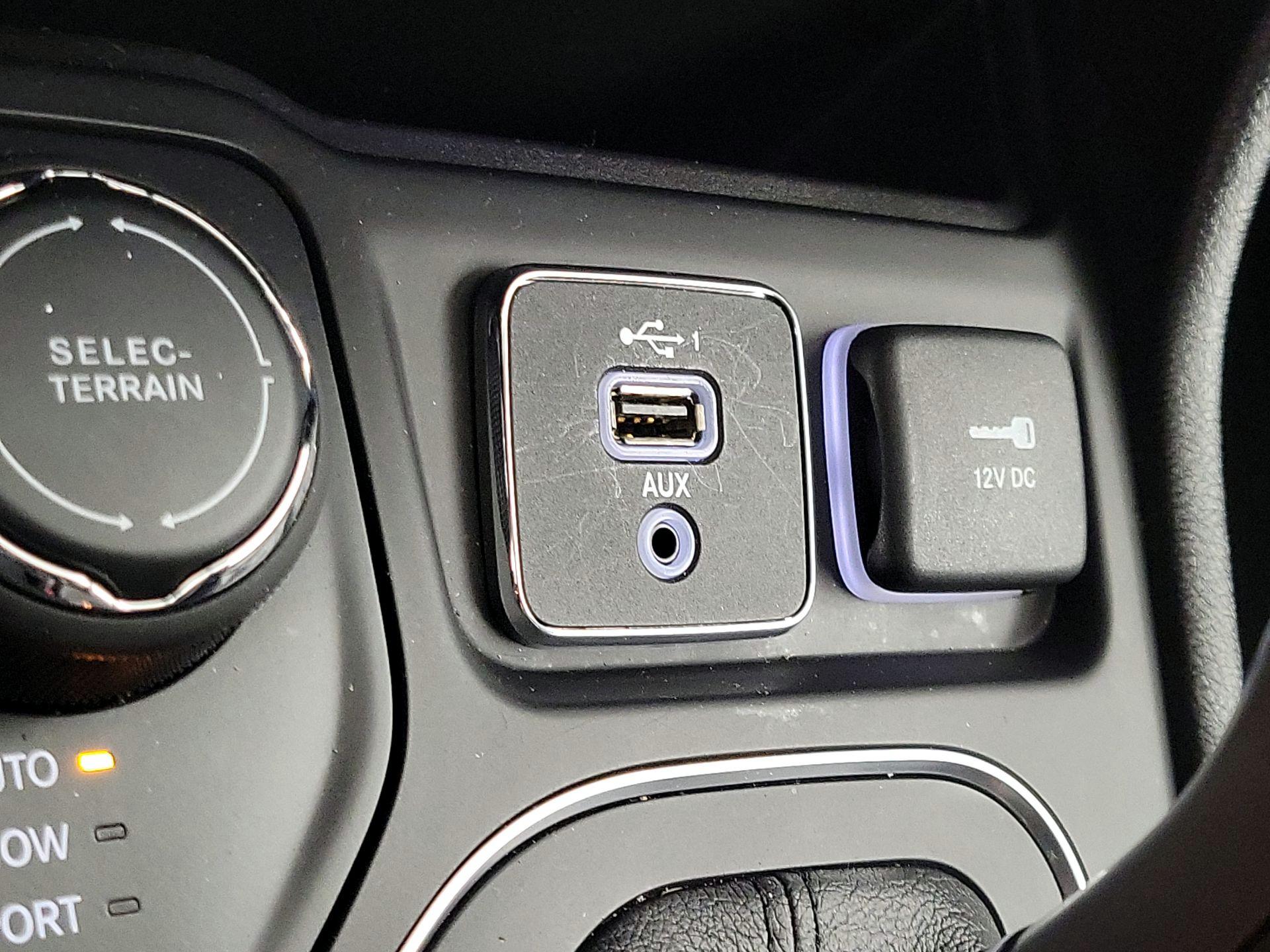Thumbnail: 2020 Jeep Cherokee - 18