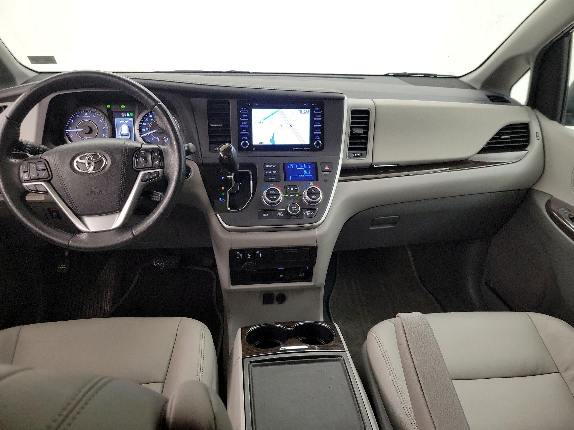 Thumbnail: 2020 Toyota Sienna - 9