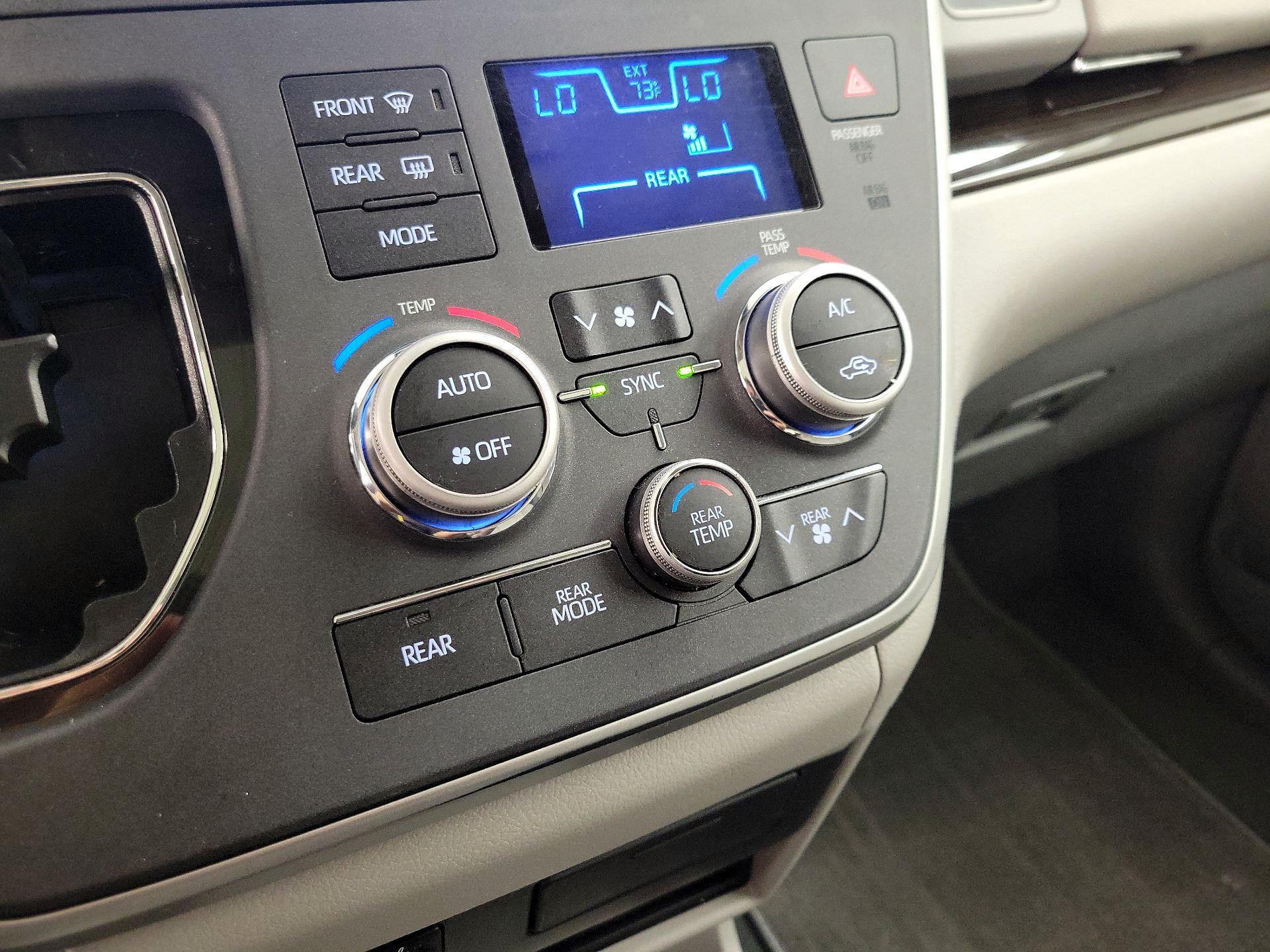 Thumbnail: 2020 Toyota Sienna - 17