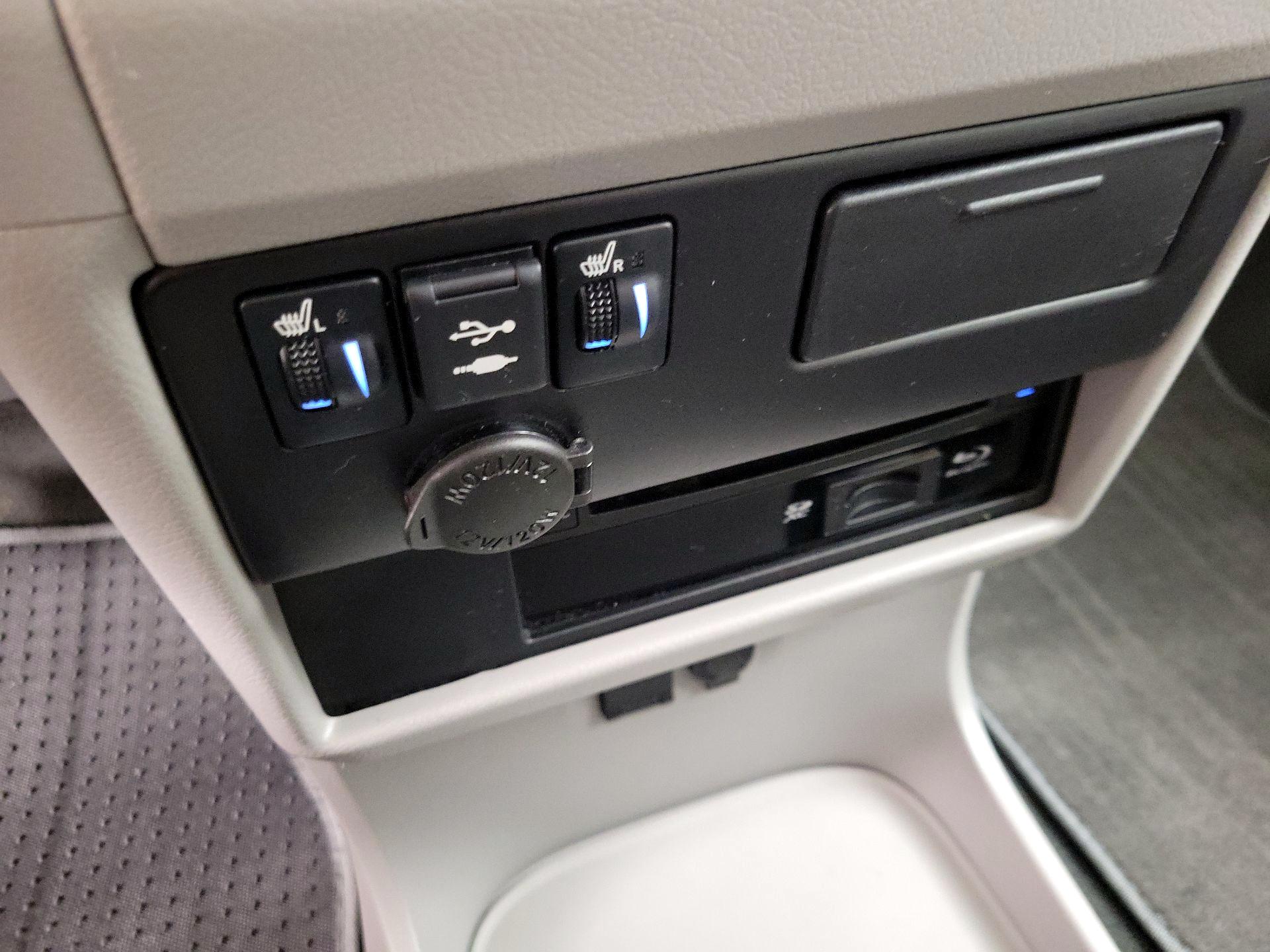 Thumbnail: 2020 Toyota Sienna - 19