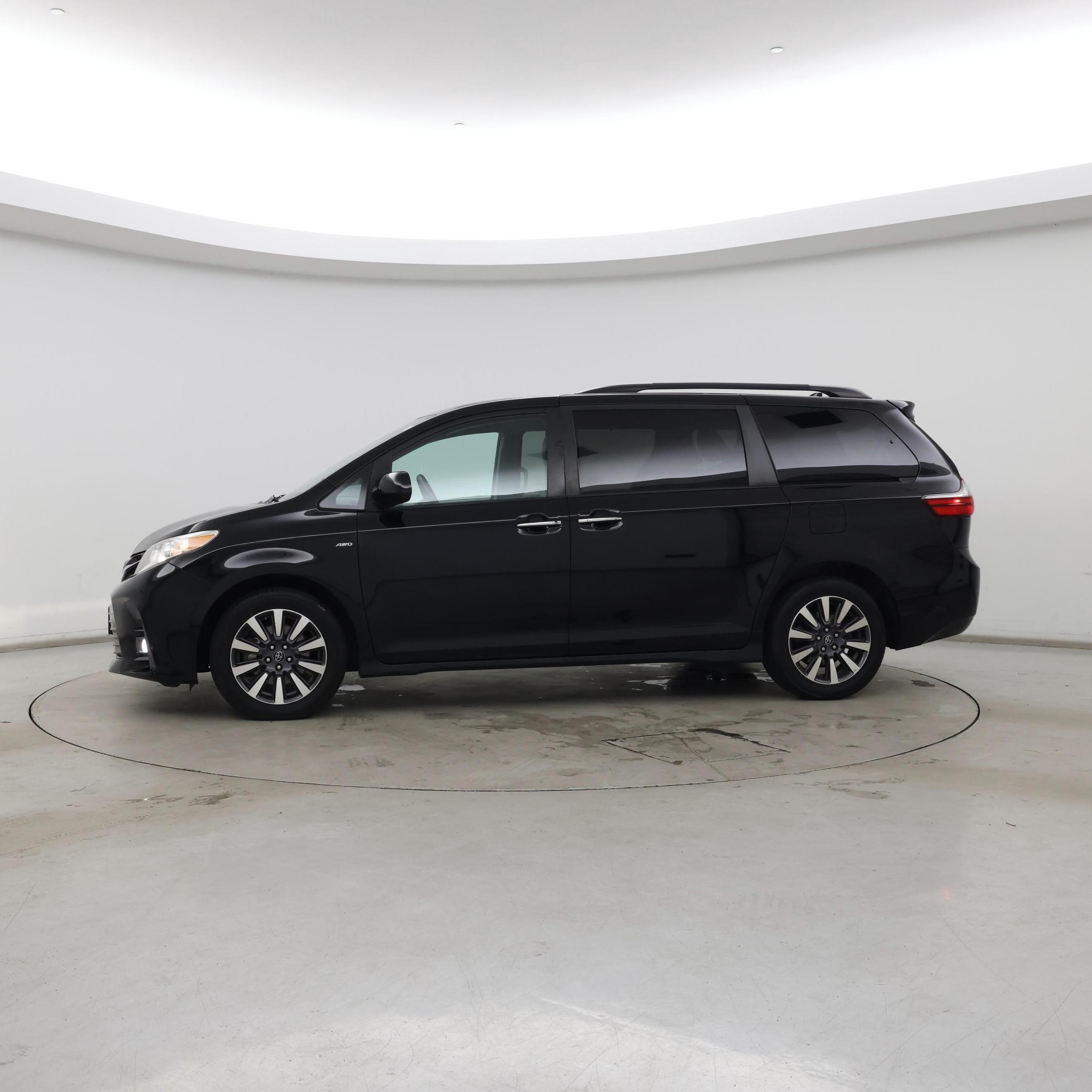 Thumbnail: 2020 Toyota Sienna - 3