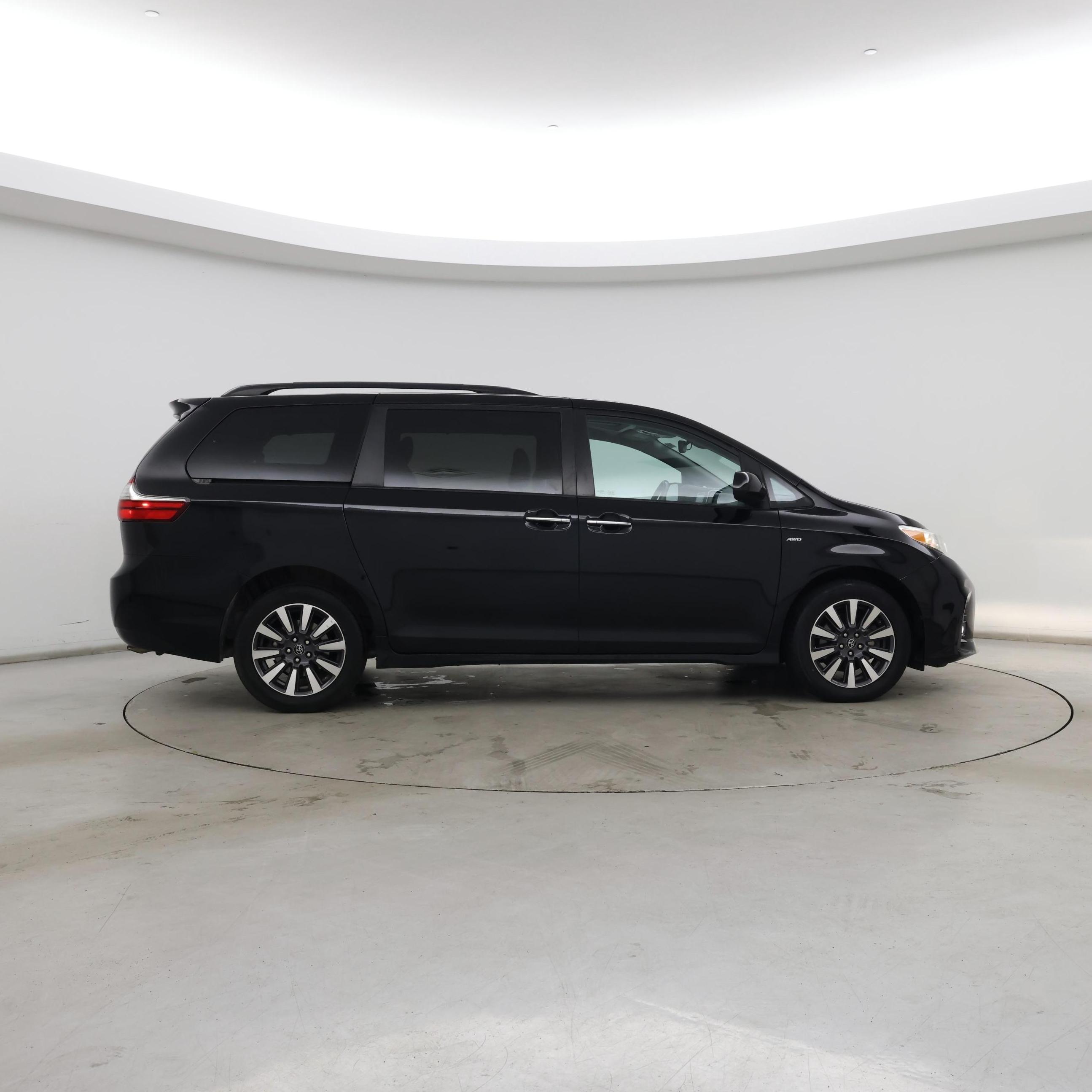 Thumbnail: 2020 Toyota Sienna - 7