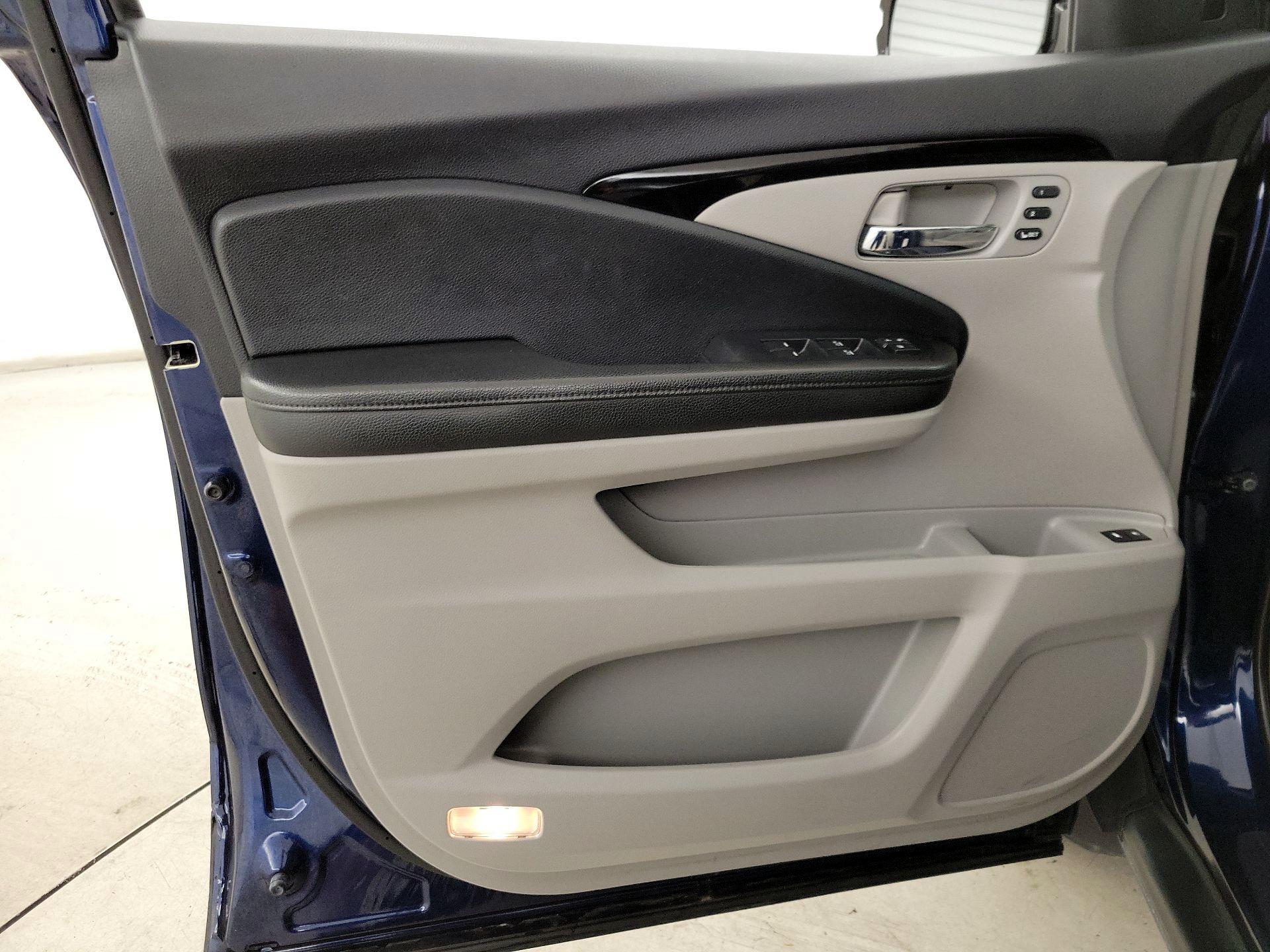 Thumbnail: 2020 Honda Pilot - 12