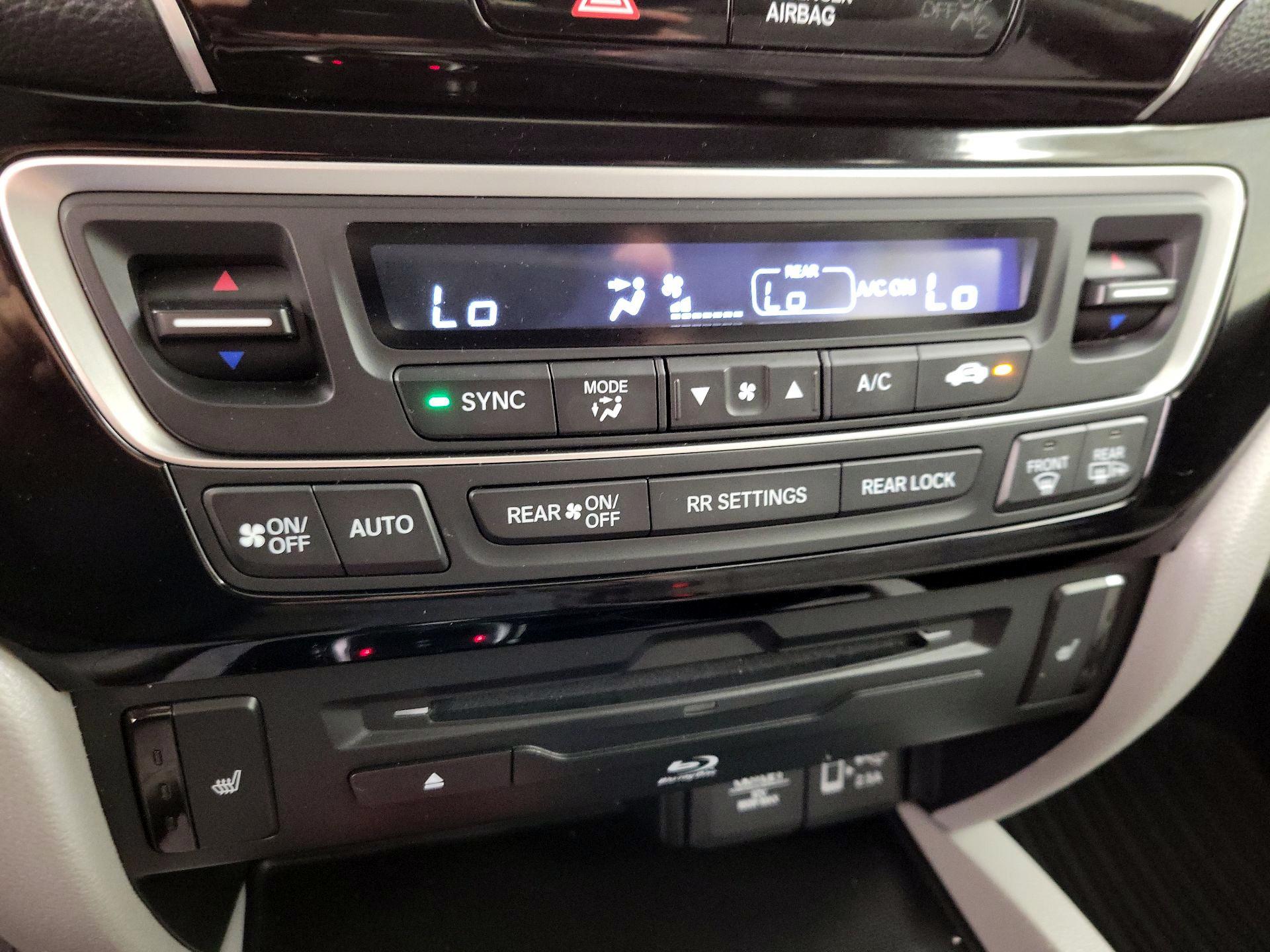 Thumbnail: 2020 Honda Pilot - 16