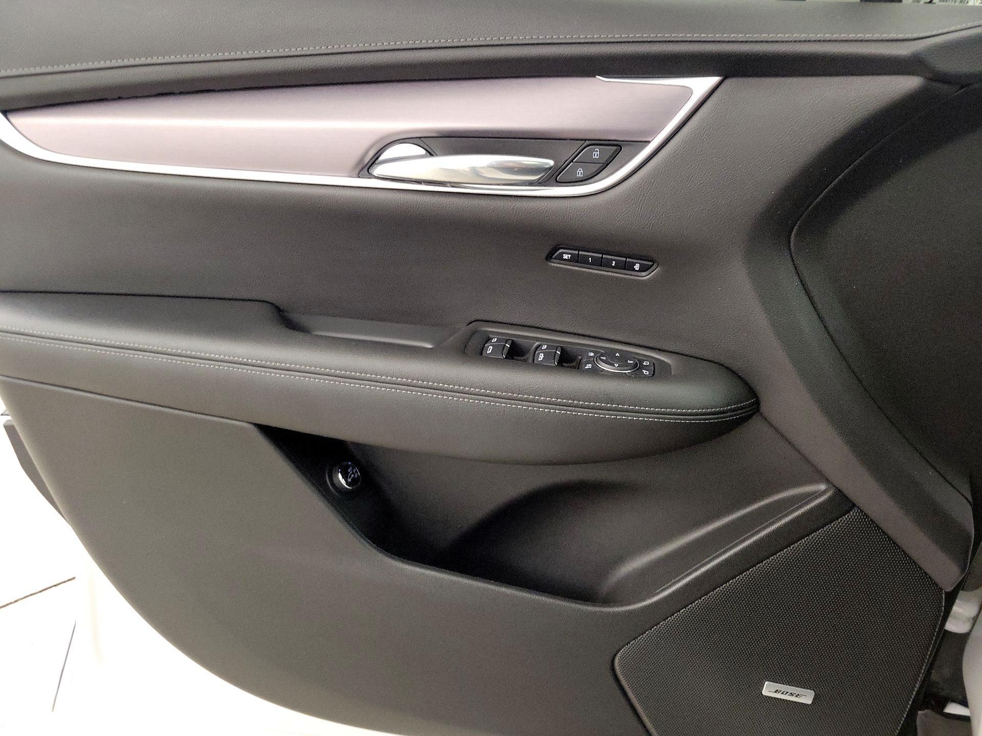 Thumbnail: 2022 Cadillac XT6 - 12