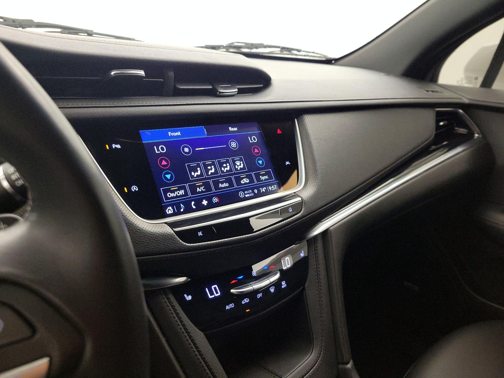 Thumbnail: 2022 Cadillac XT6 - 16