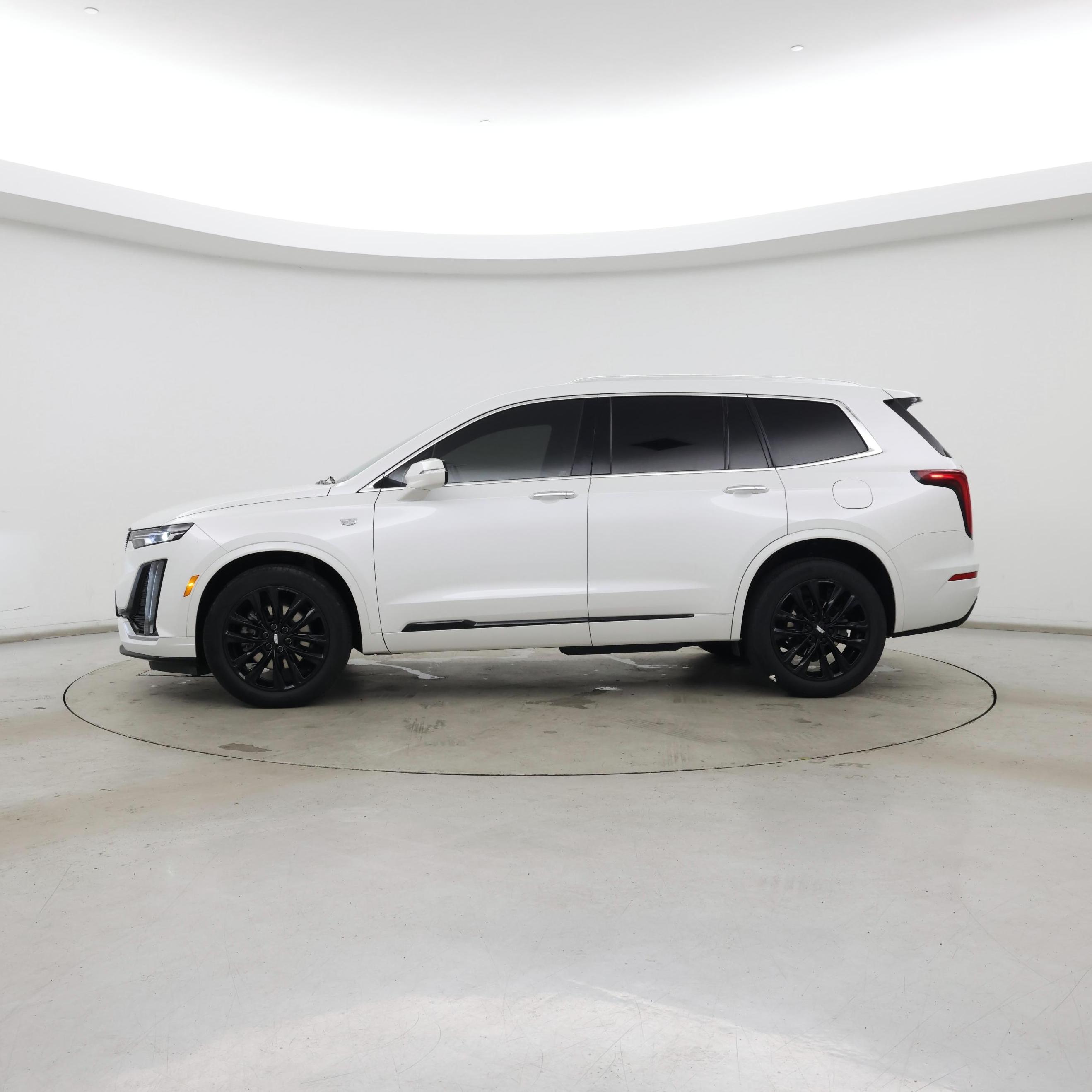 Thumbnail: 2022 Cadillac XT6 - 3