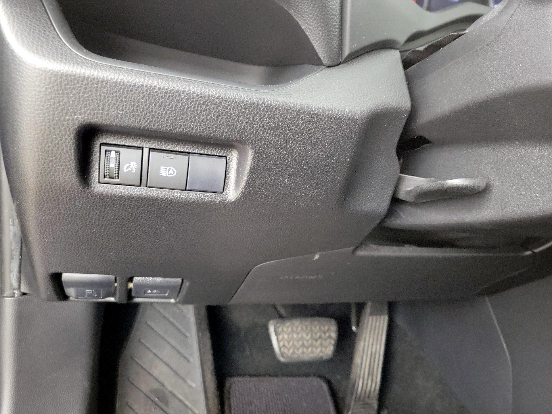 Thumbnail: 2020 Toyota RAV4 - 13