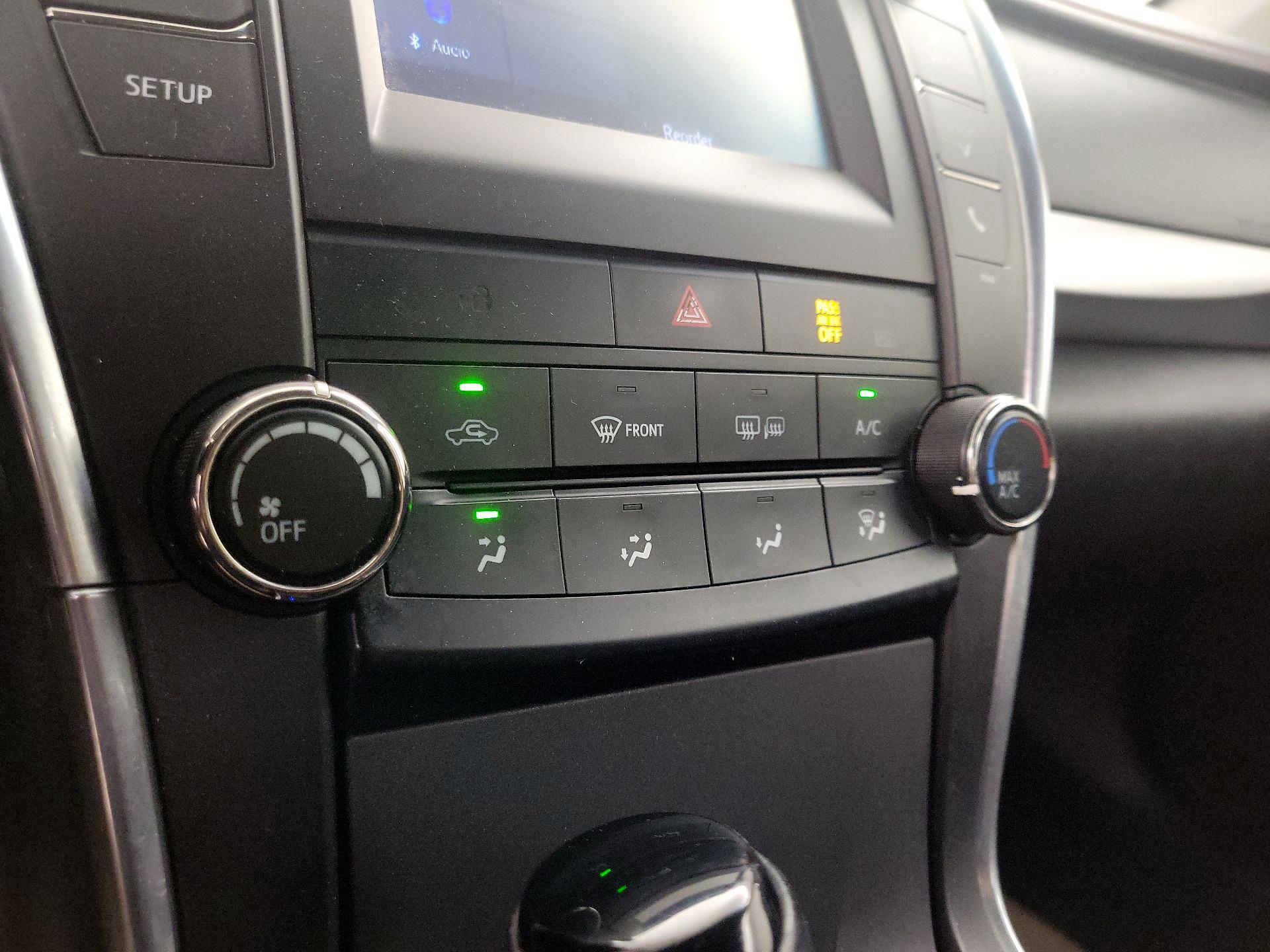 Thumbnail: 2015 Toyota Camry - 16