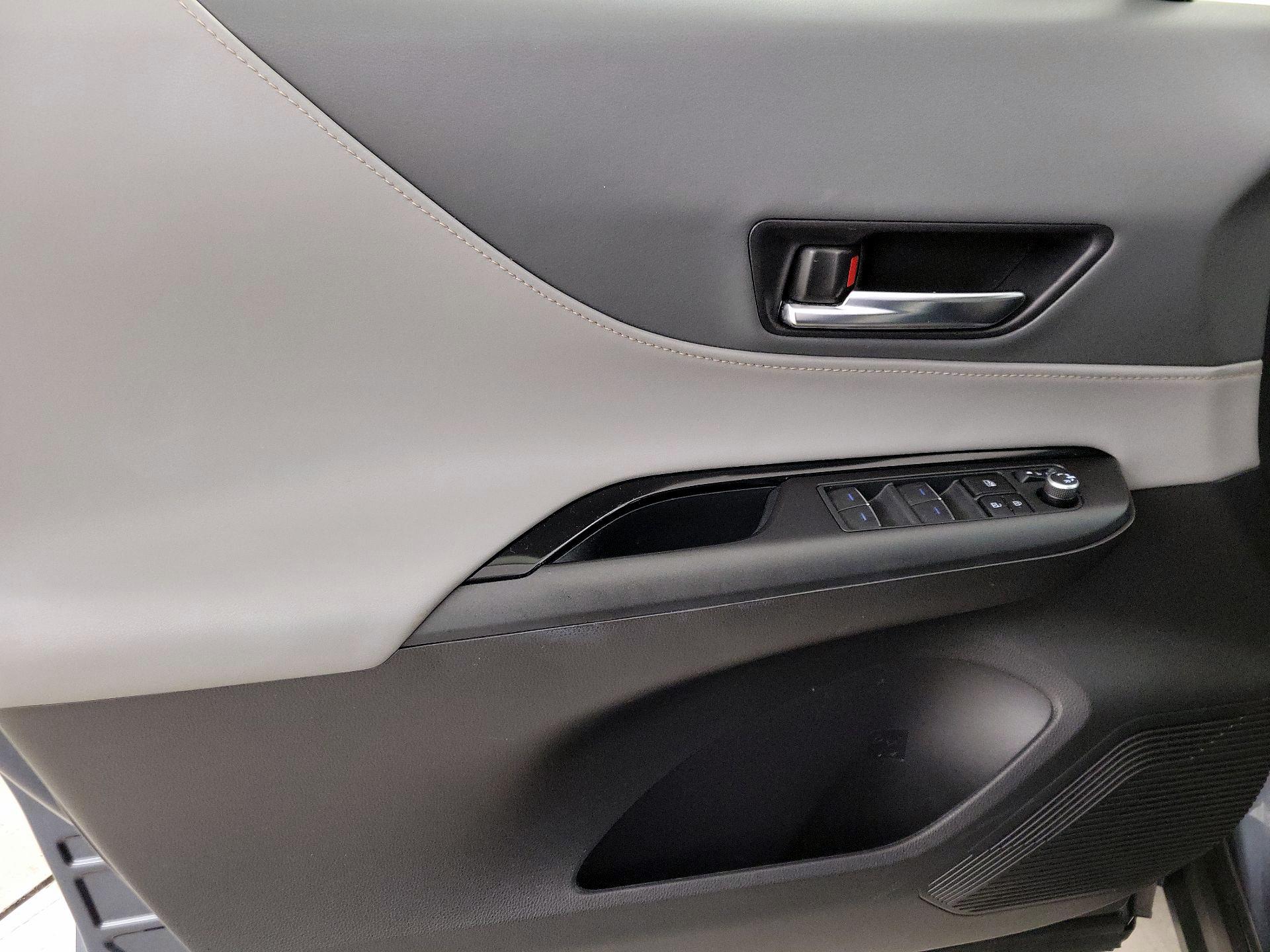 Thumbnail: 2022 Toyota Venza - 12