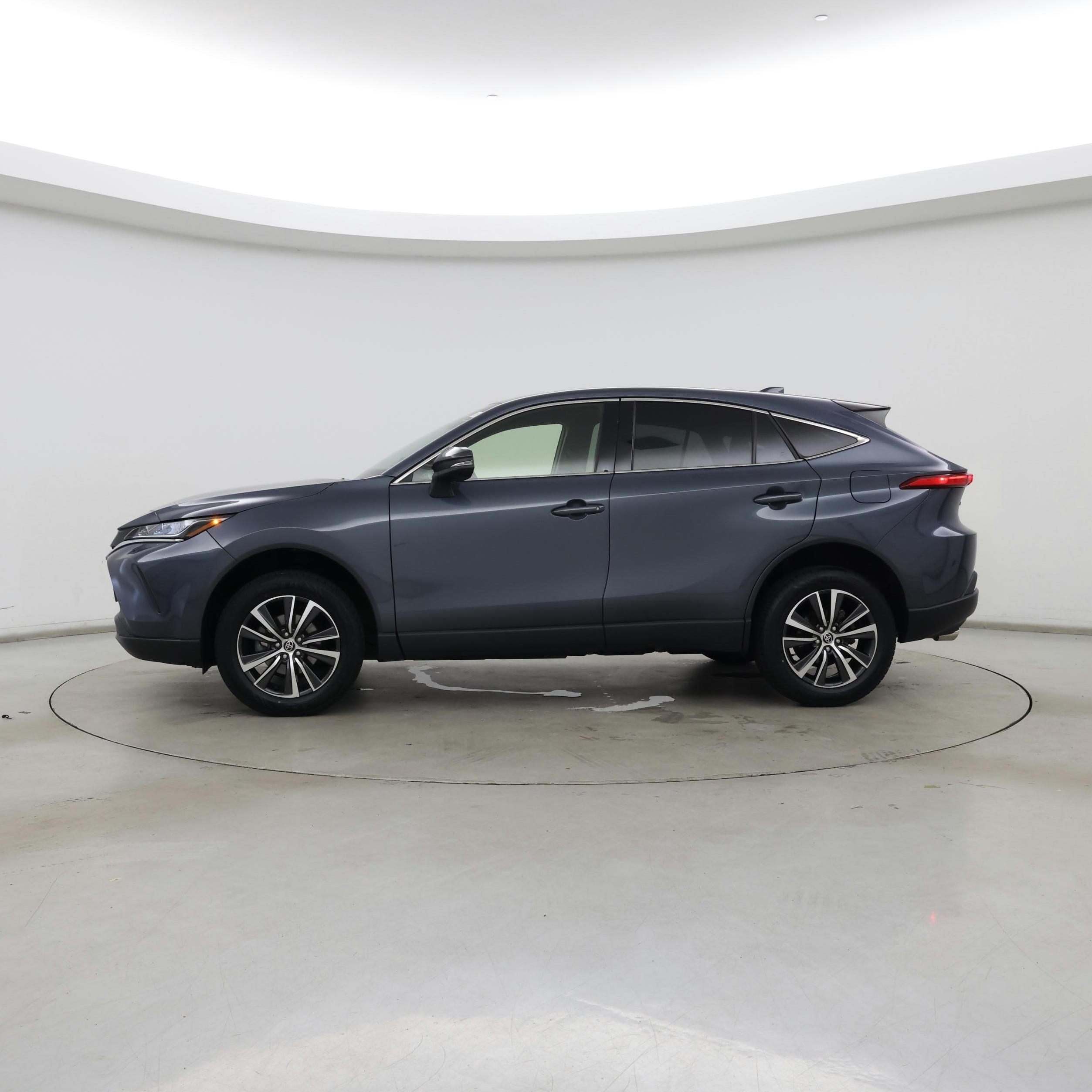 Thumbnail: 2022 Toyota Venza - 3