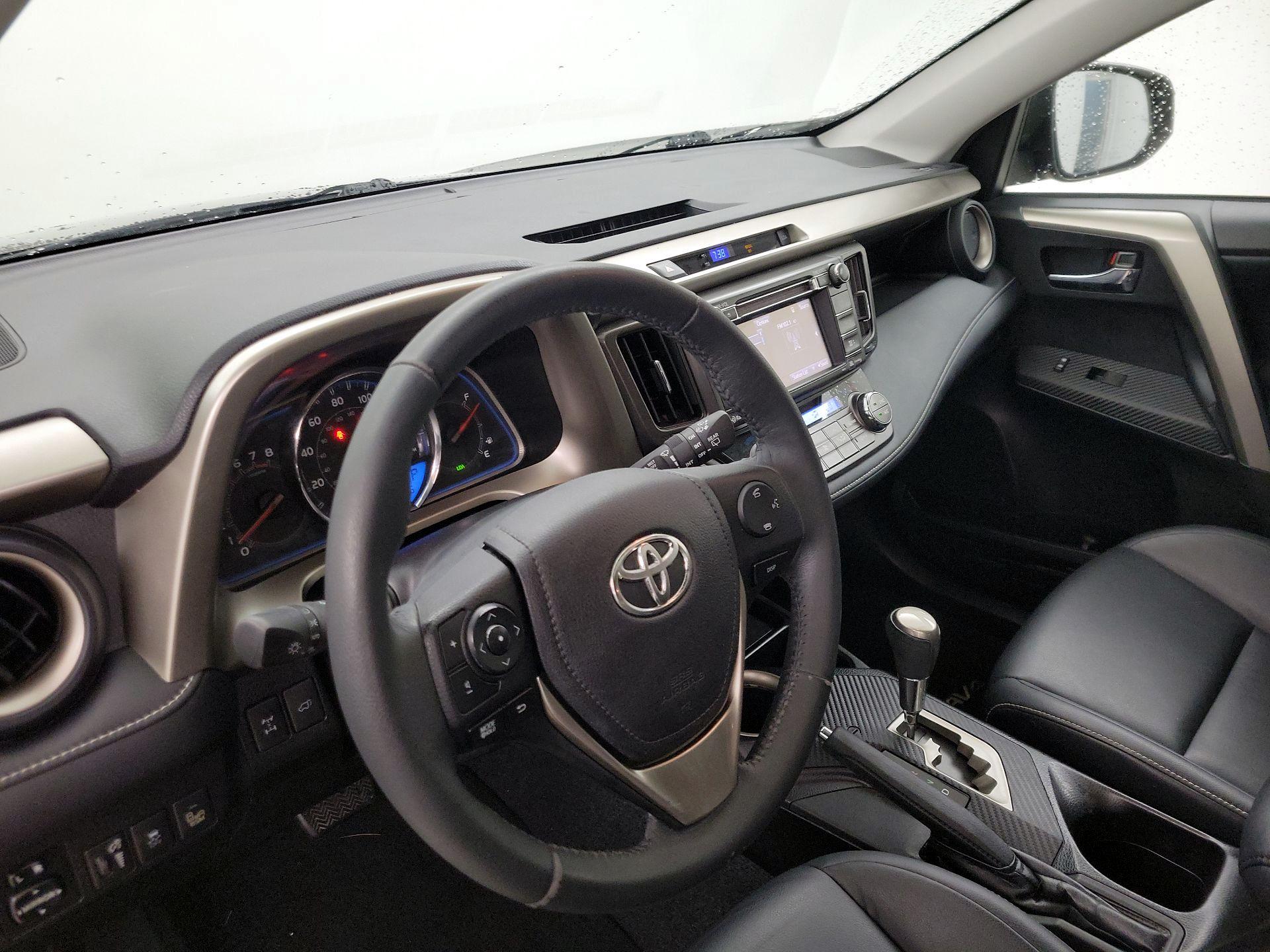 Thumbnail: 2015 Toyota RAV4 - 9