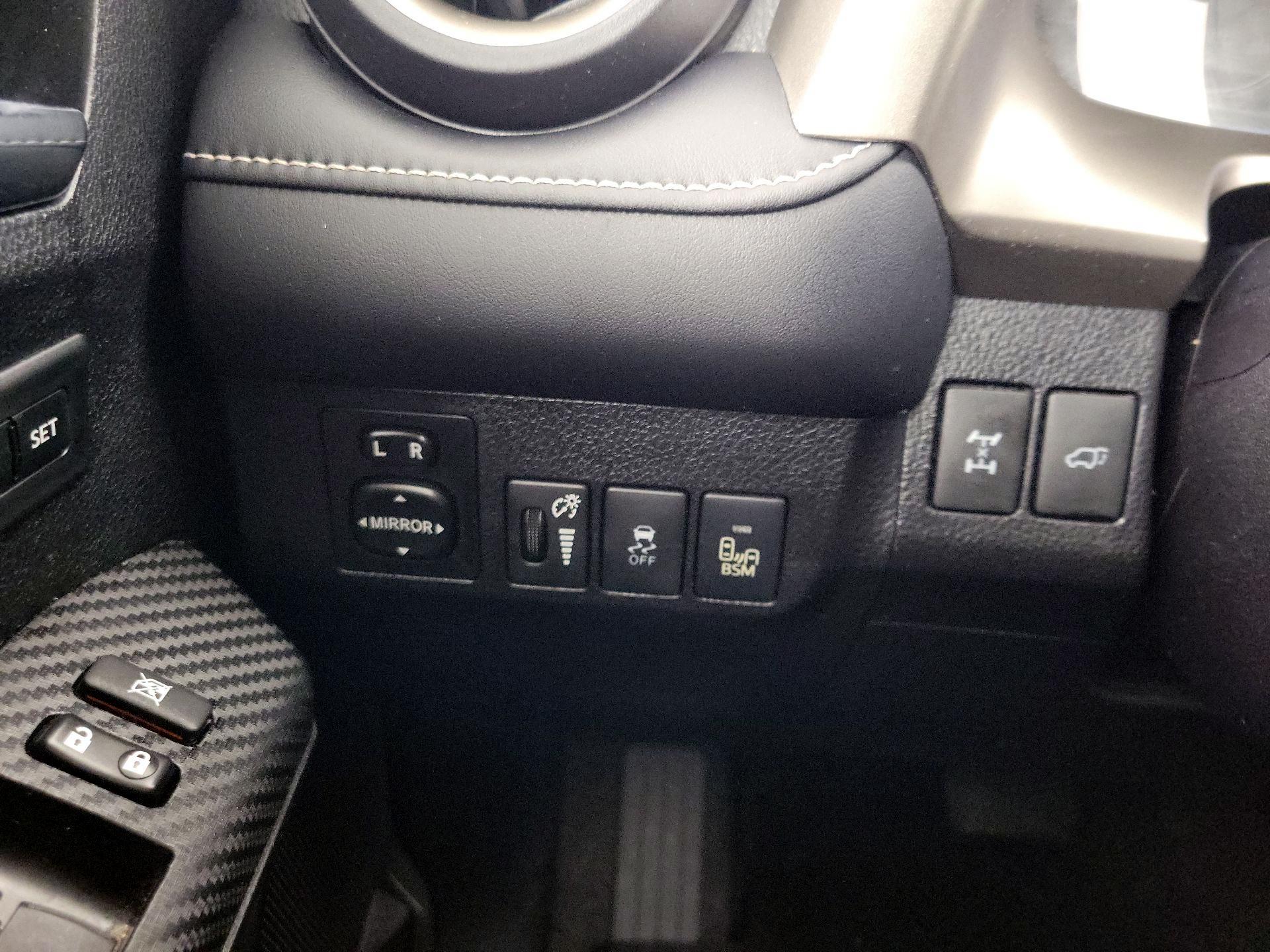 Thumbnail: 2015 Toyota RAV4 - 13