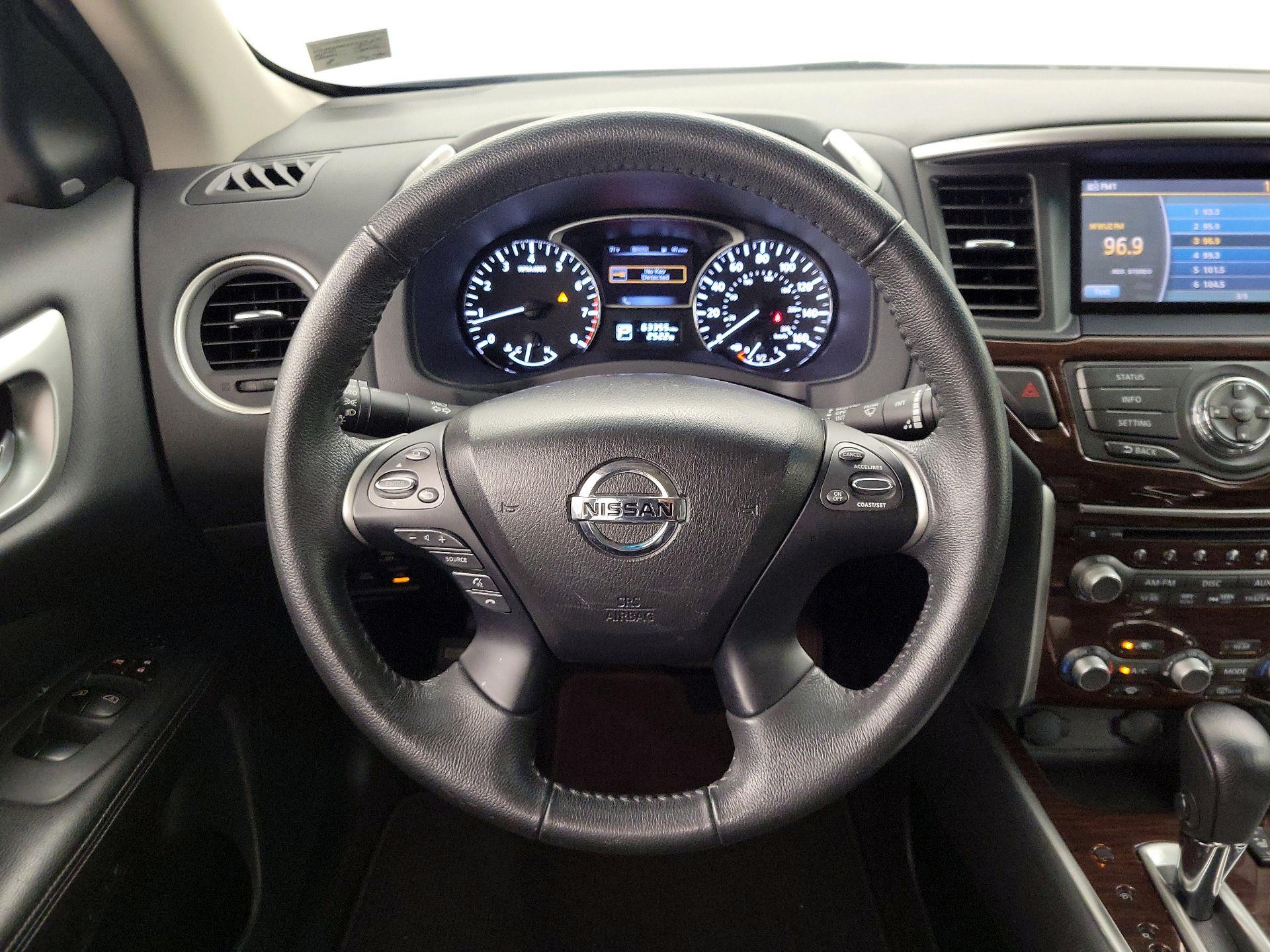 Thumbnail: 2015 Nissan Pathfinder - 10