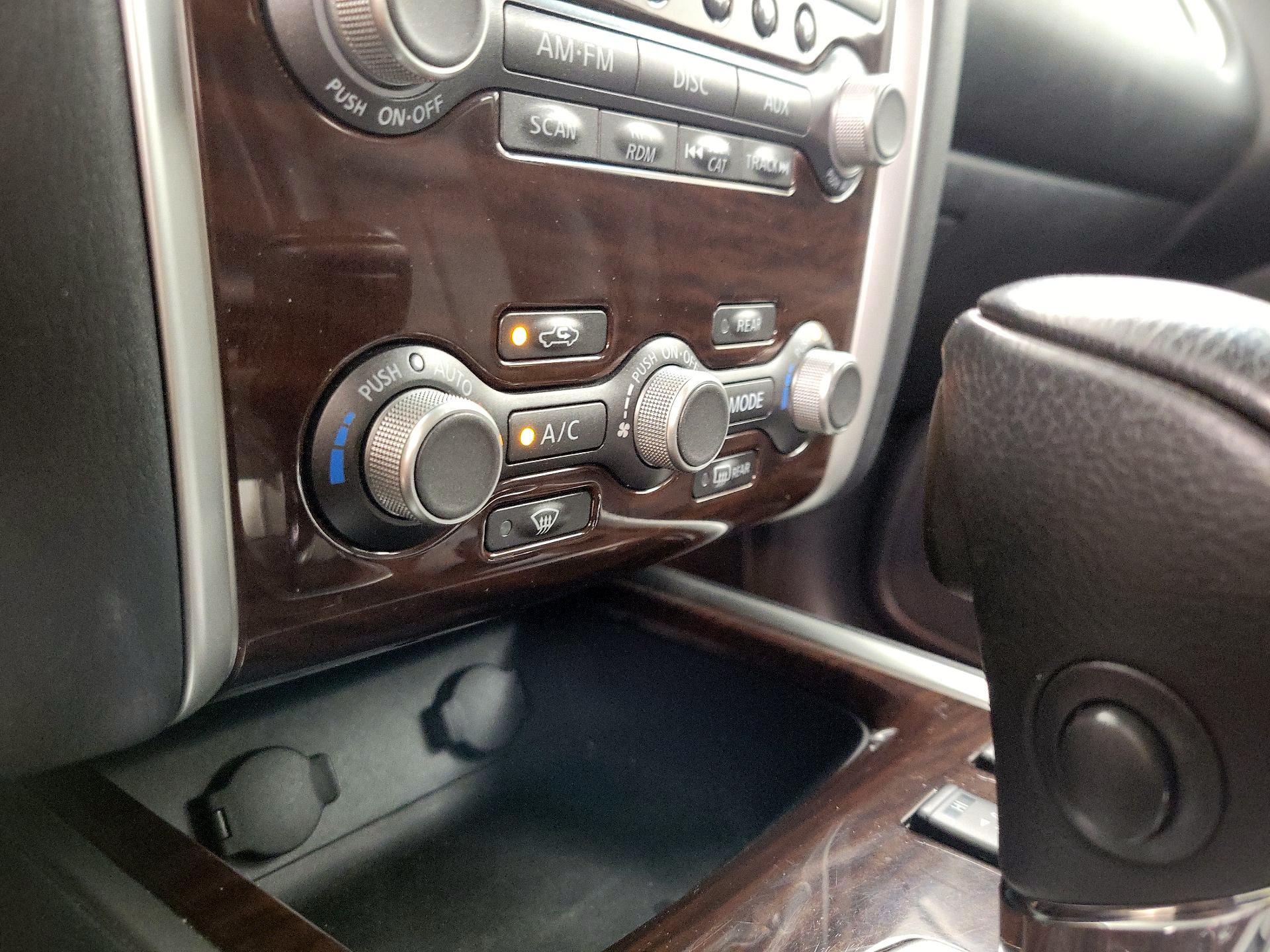 Thumbnail: 2015 Nissan Pathfinder - 16