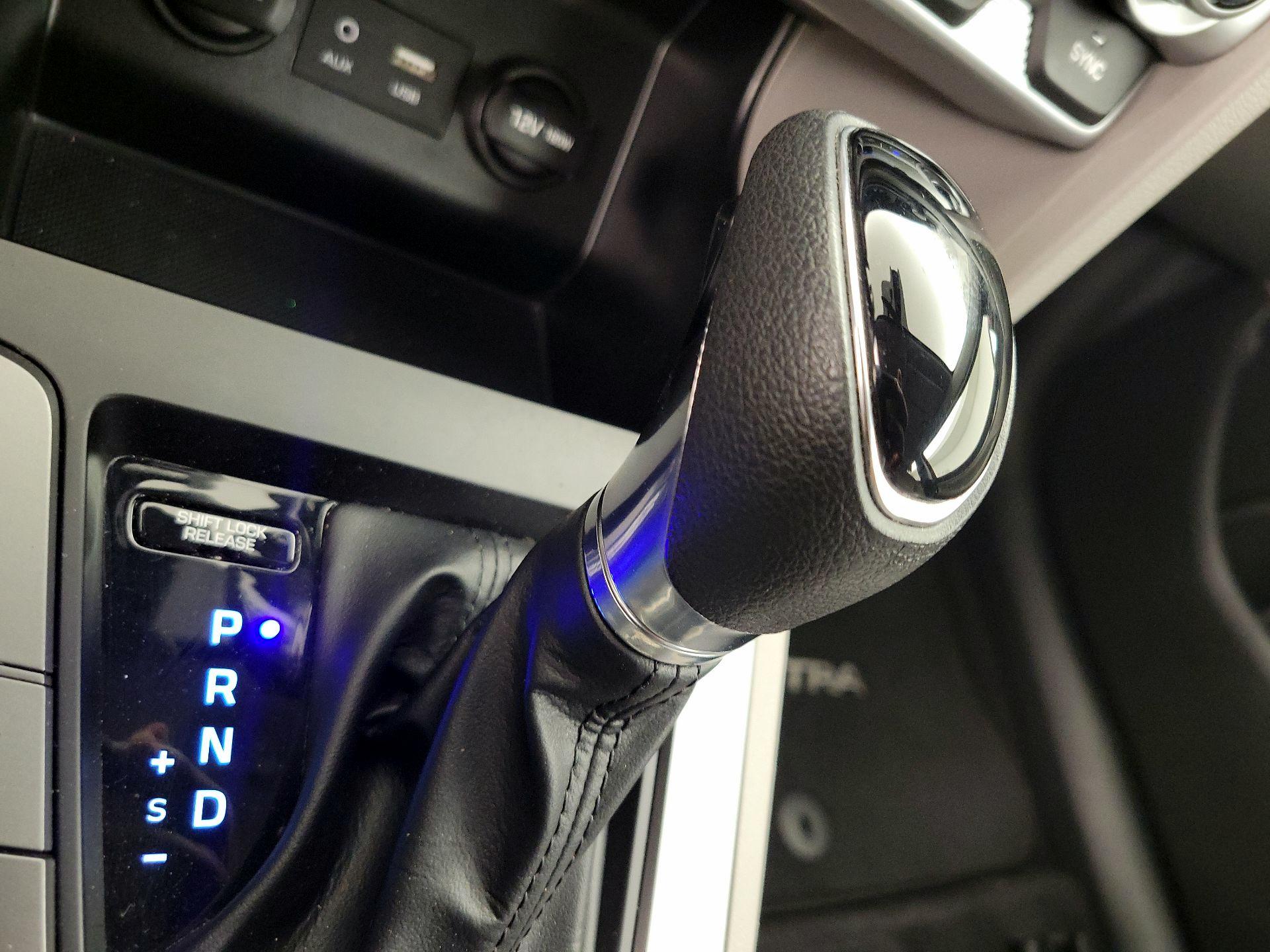 Thumbnail: 2020 Hyundai Elantra - 17