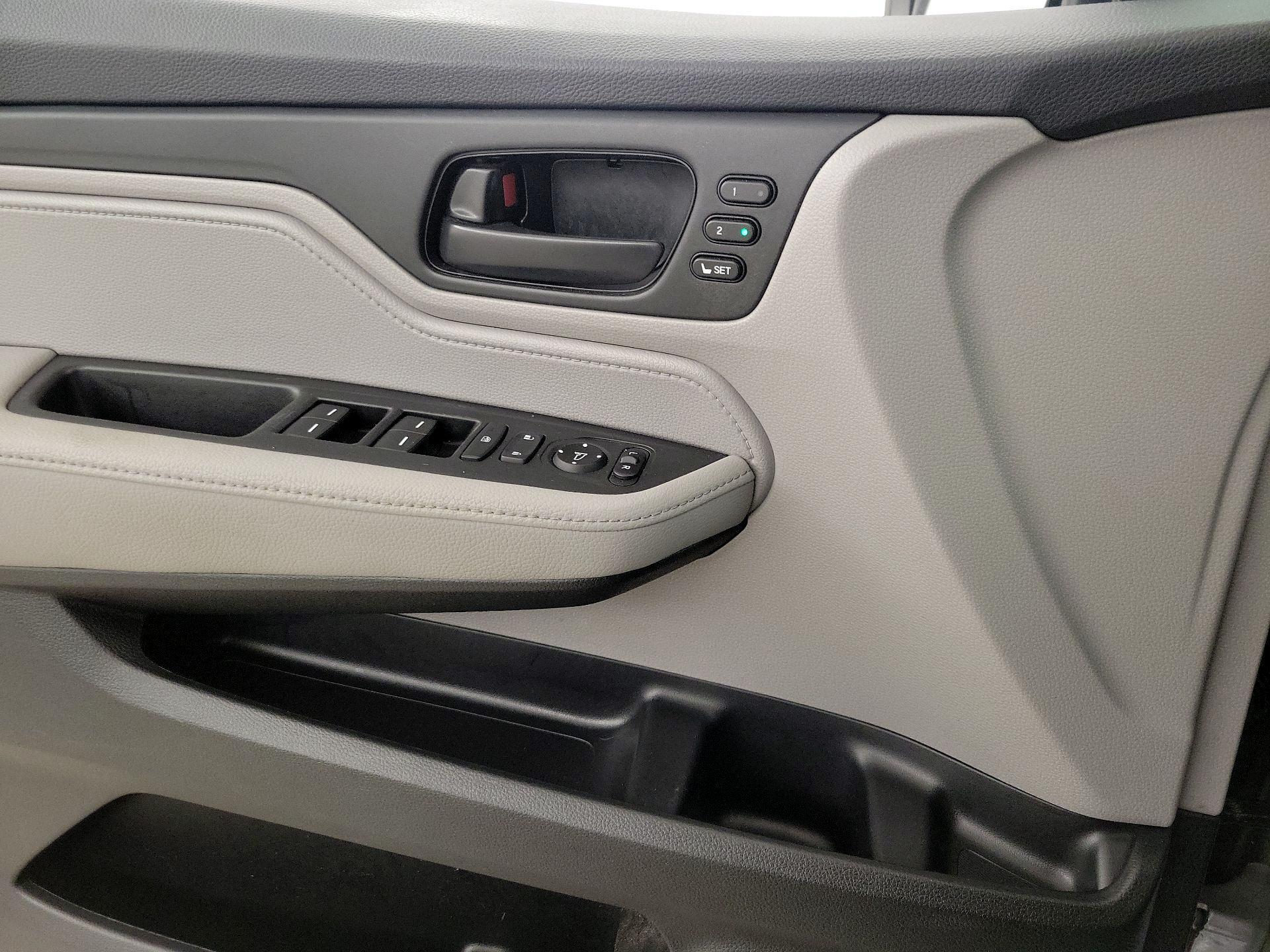 Thumbnail: 2019 Honda Odyssey - 12