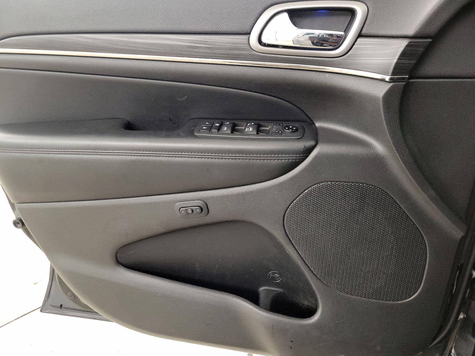 Thumbnail: 2019 Jeep Grand Cherokee - 12