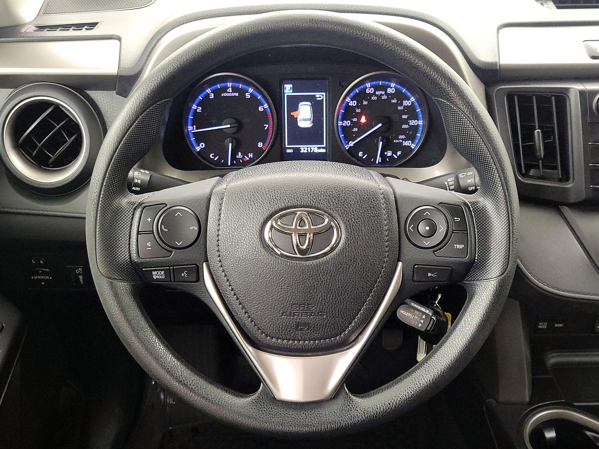Thumbnail: 2018 Toyota RAV4 - 10