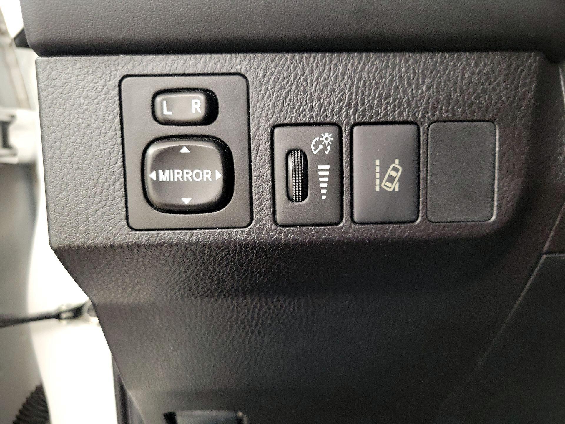 Thumbnail: 2018 Toyota RAV4 - 13