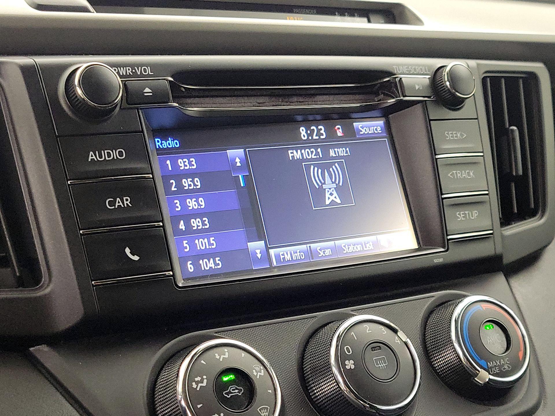Thumbnail: 2018 Toyota RAV4 - 15