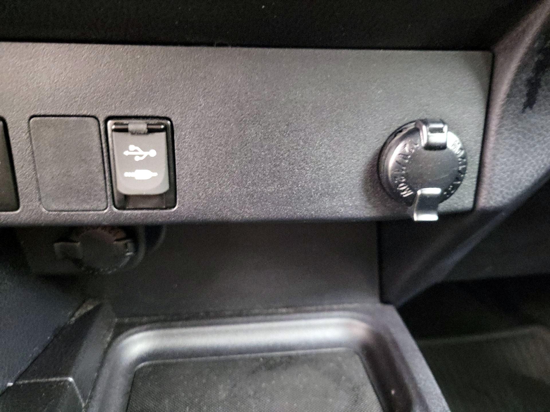 Thumbnail: 2018 Toyota RAV4 - 18