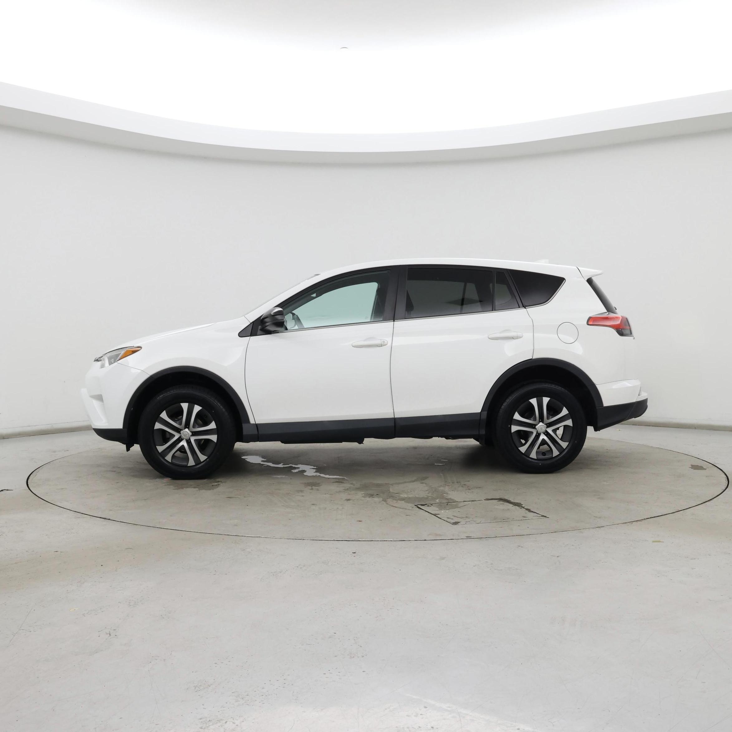 Thumbnail: 2018 Toyota RAV4 - 3
